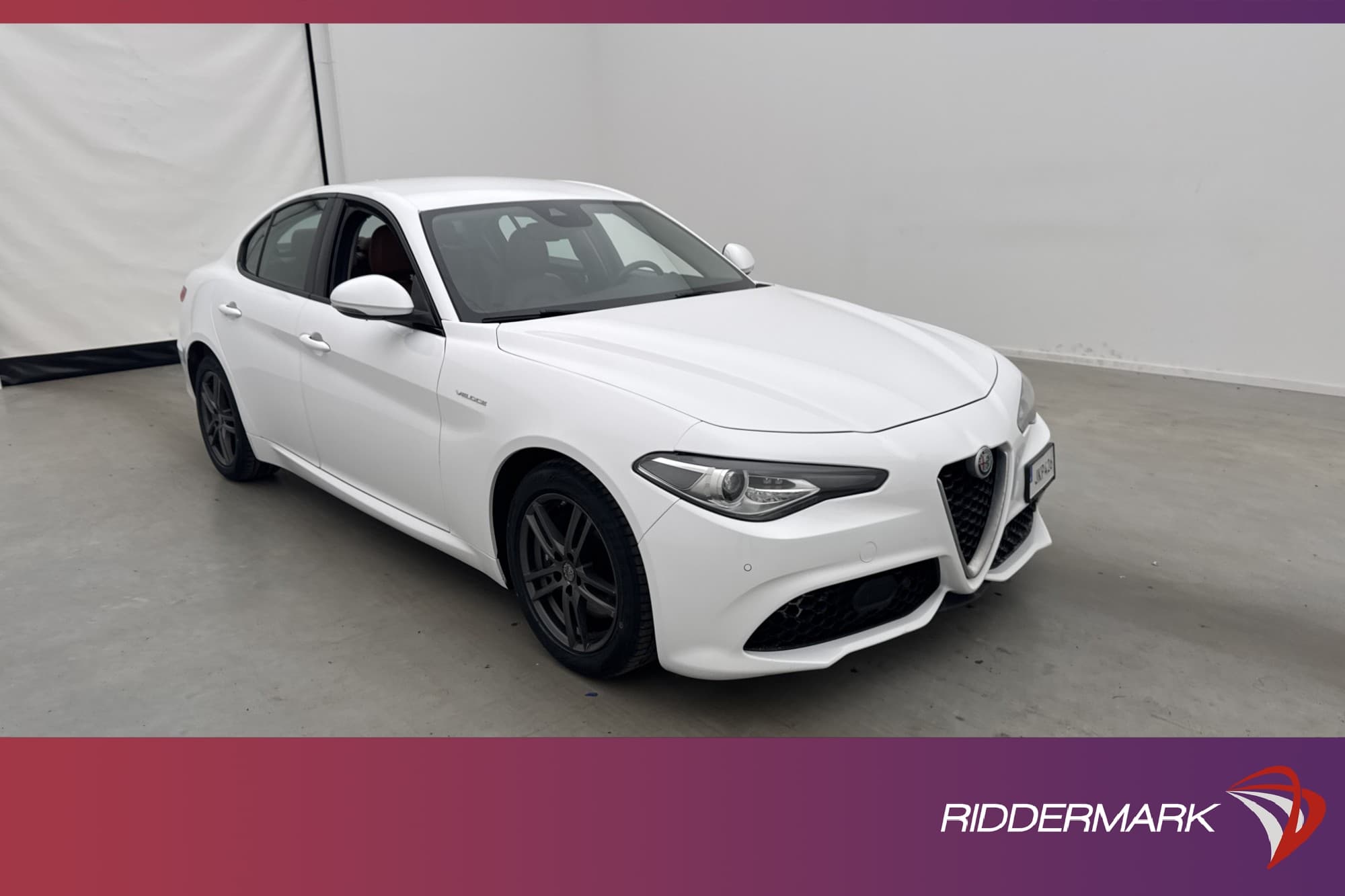 Alfa Romeo Giulia 2.2 JTD Q4 210hk Veloce Kamera Skinn MOMS