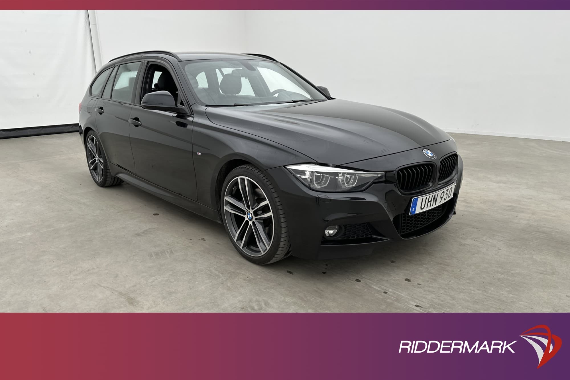 BMW 330i 252hk