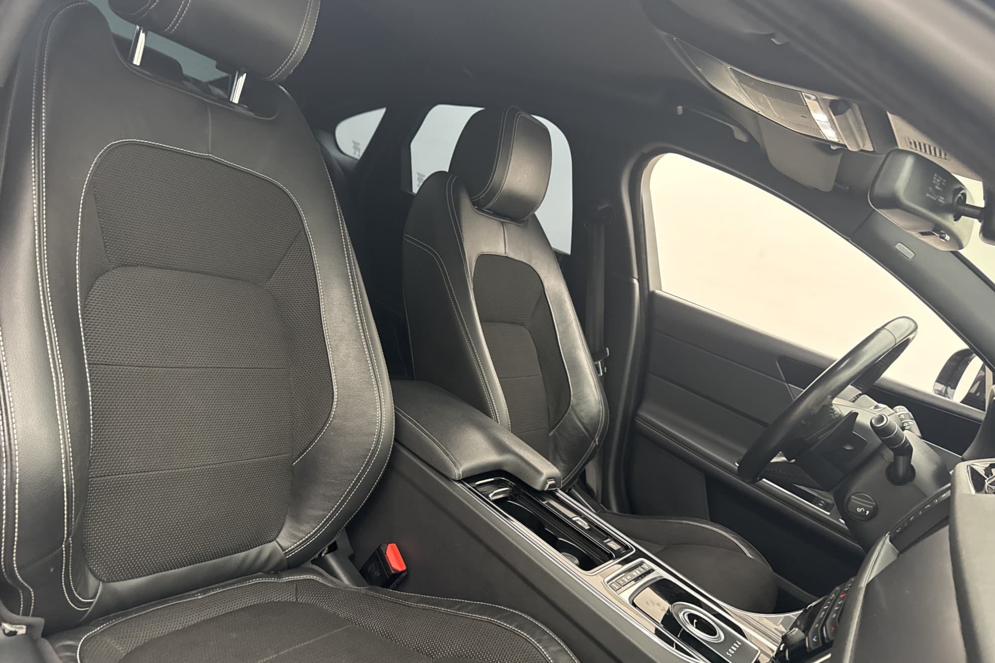 Jaguar XF 20d R-Sport Kamera Elstolar Rattvärme Halvskinn
