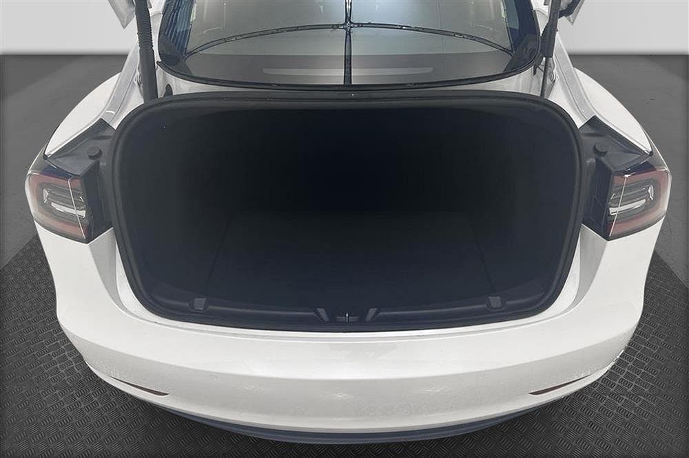 Tesla Model 3 Long Range AWD 440hk Svensksåld Premium