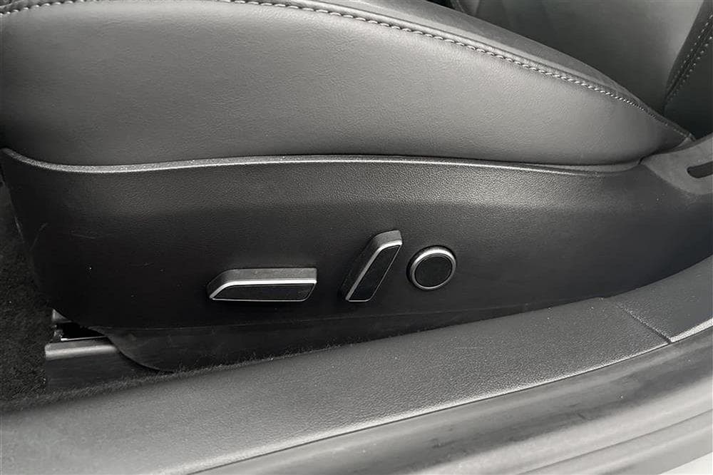 Tesla Model 3 Performance AWD Svensksåld Premiuminteriör