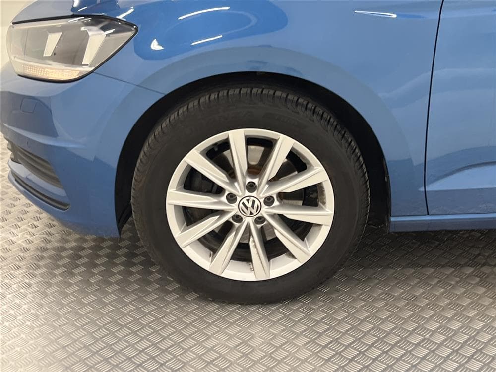 Volkswagen Touran 110hk 7-sits Backkamera Drag 2-Brukareinteriör
