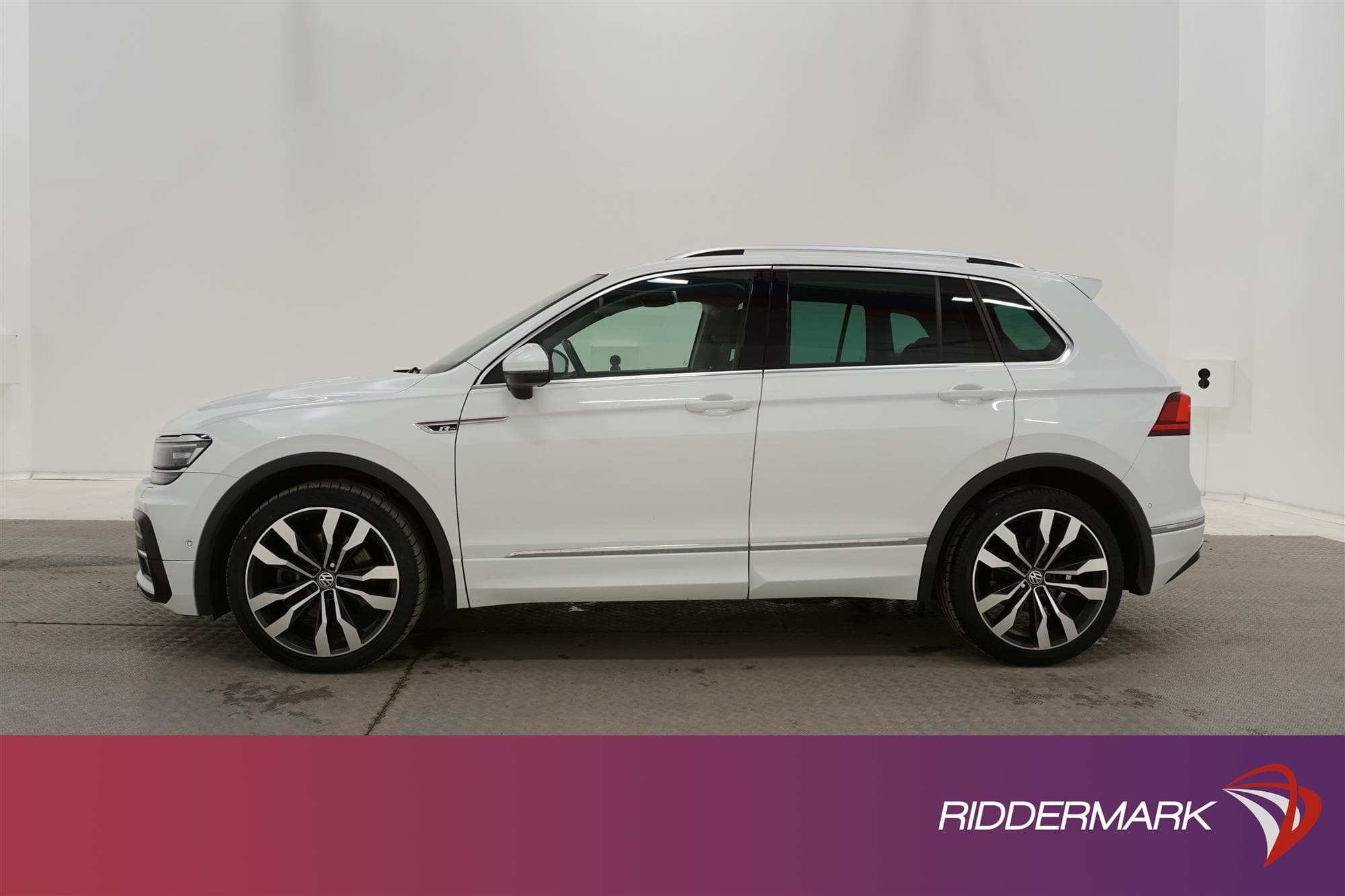 Volkswagen Tiguan 4M 190hk R-Line Cockpit D-Värm B-Kamera