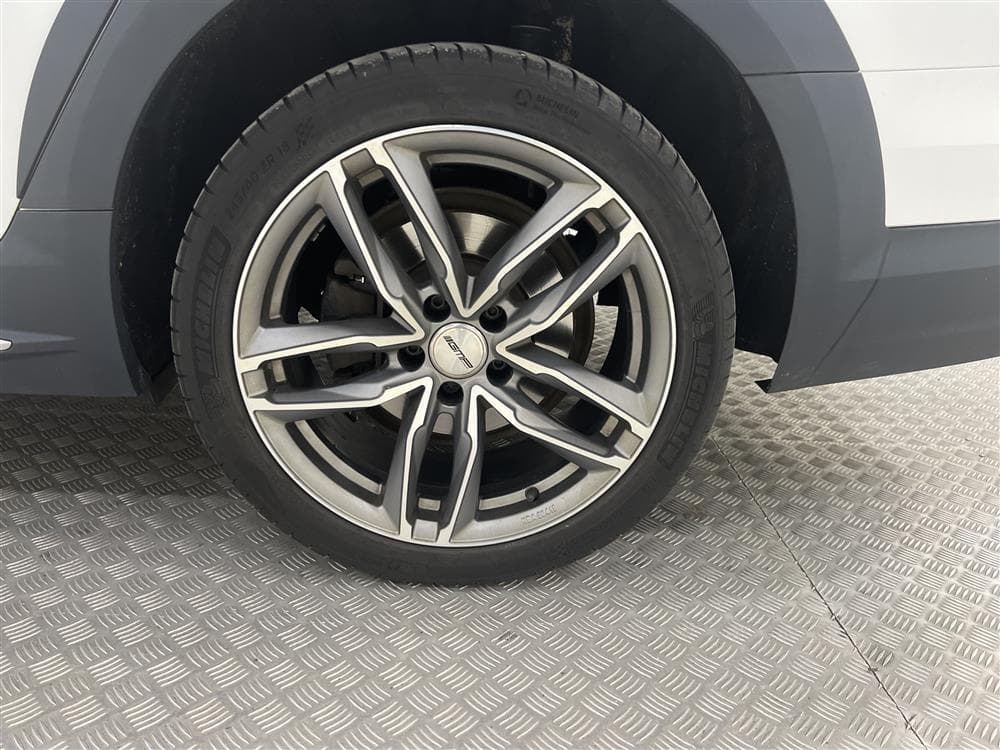 Audi A4 Allroad 2.0 TDI Q 190hk Cockpit Navi Värmare Draginteriör