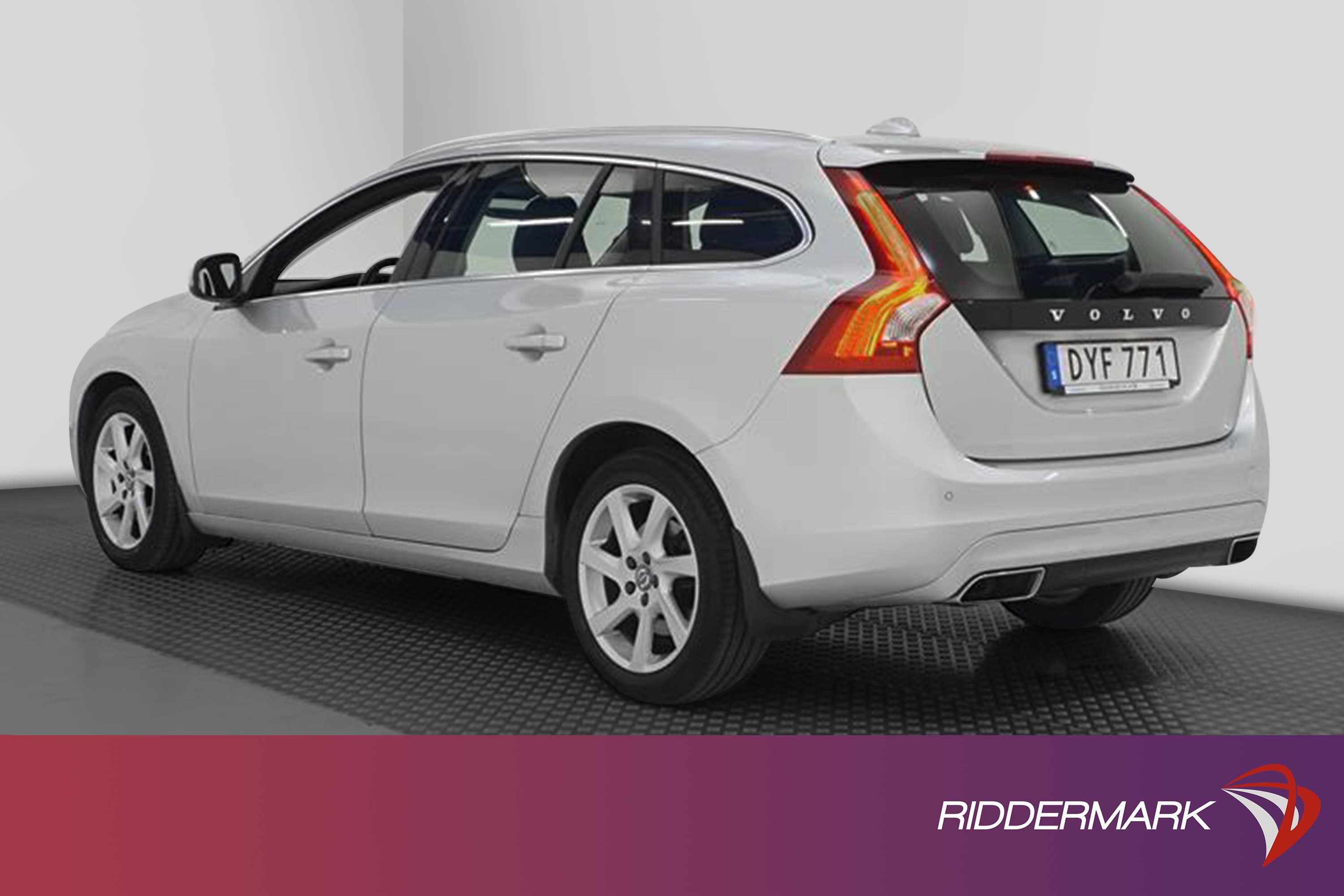 Volvo V60 D4 AWD 181hk Summum D-Värm Skinn Välservadexteriör