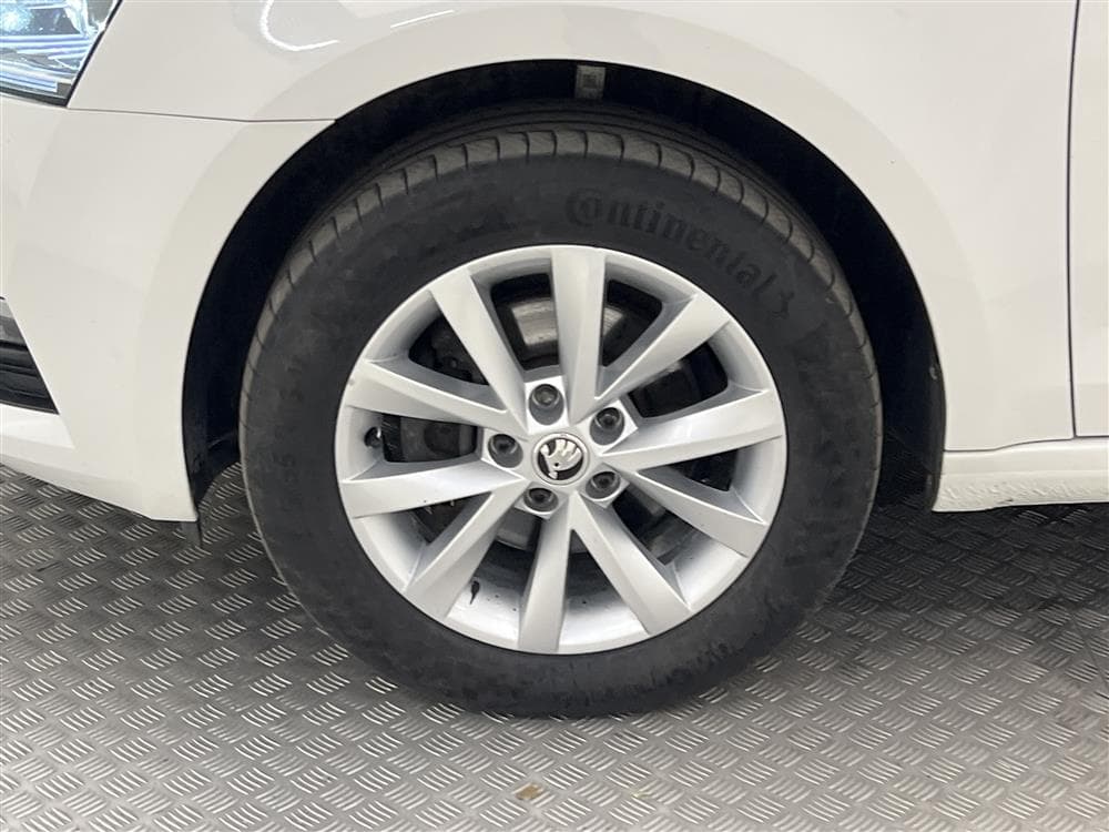 Skoda Octavia 2.0 TDI 4x4 Värmare Kamera Drag 0,49l/mil