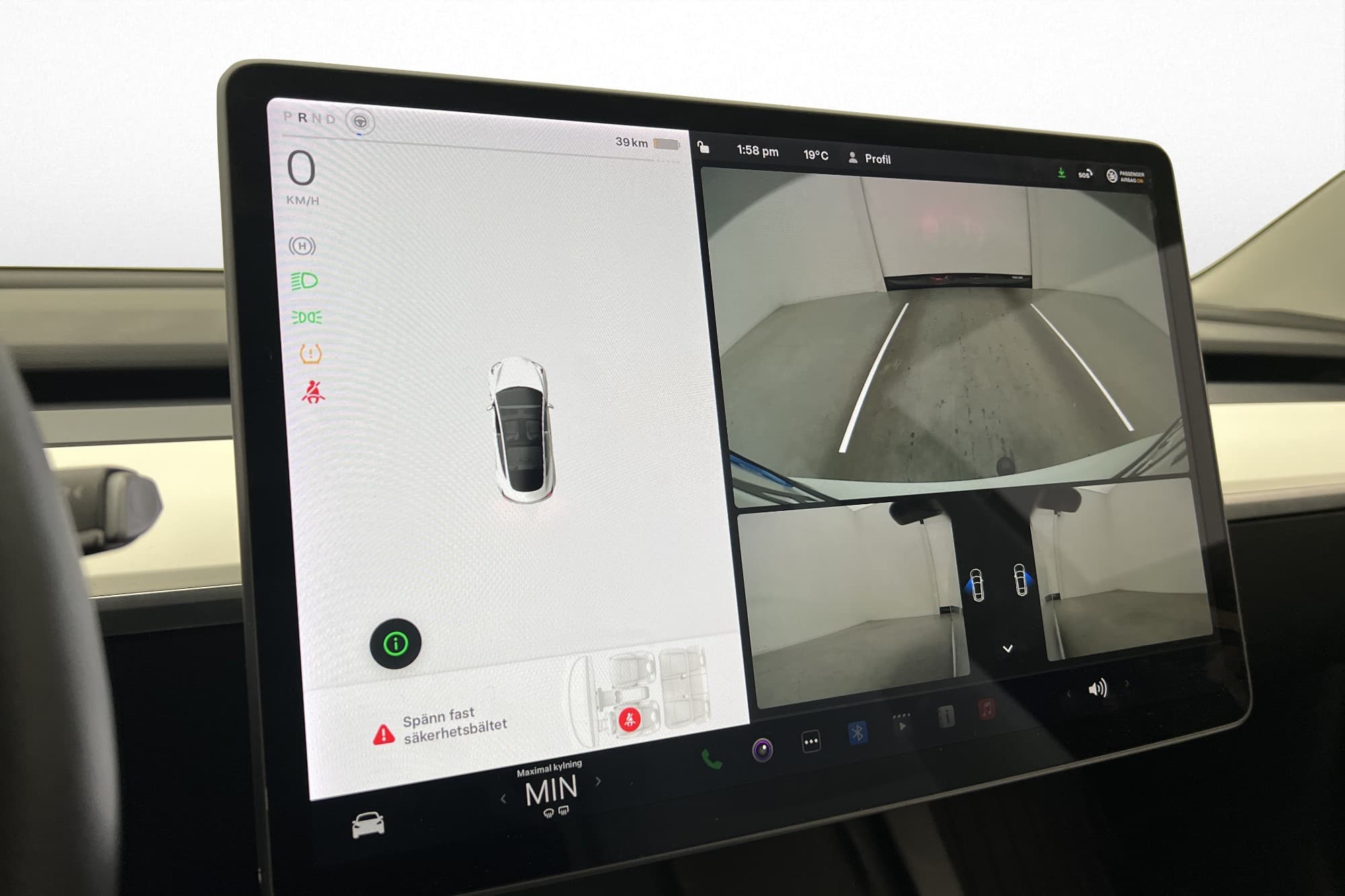 Tesla Model 3 Long Range AWD Dragkrok Autopilot Svensksåld