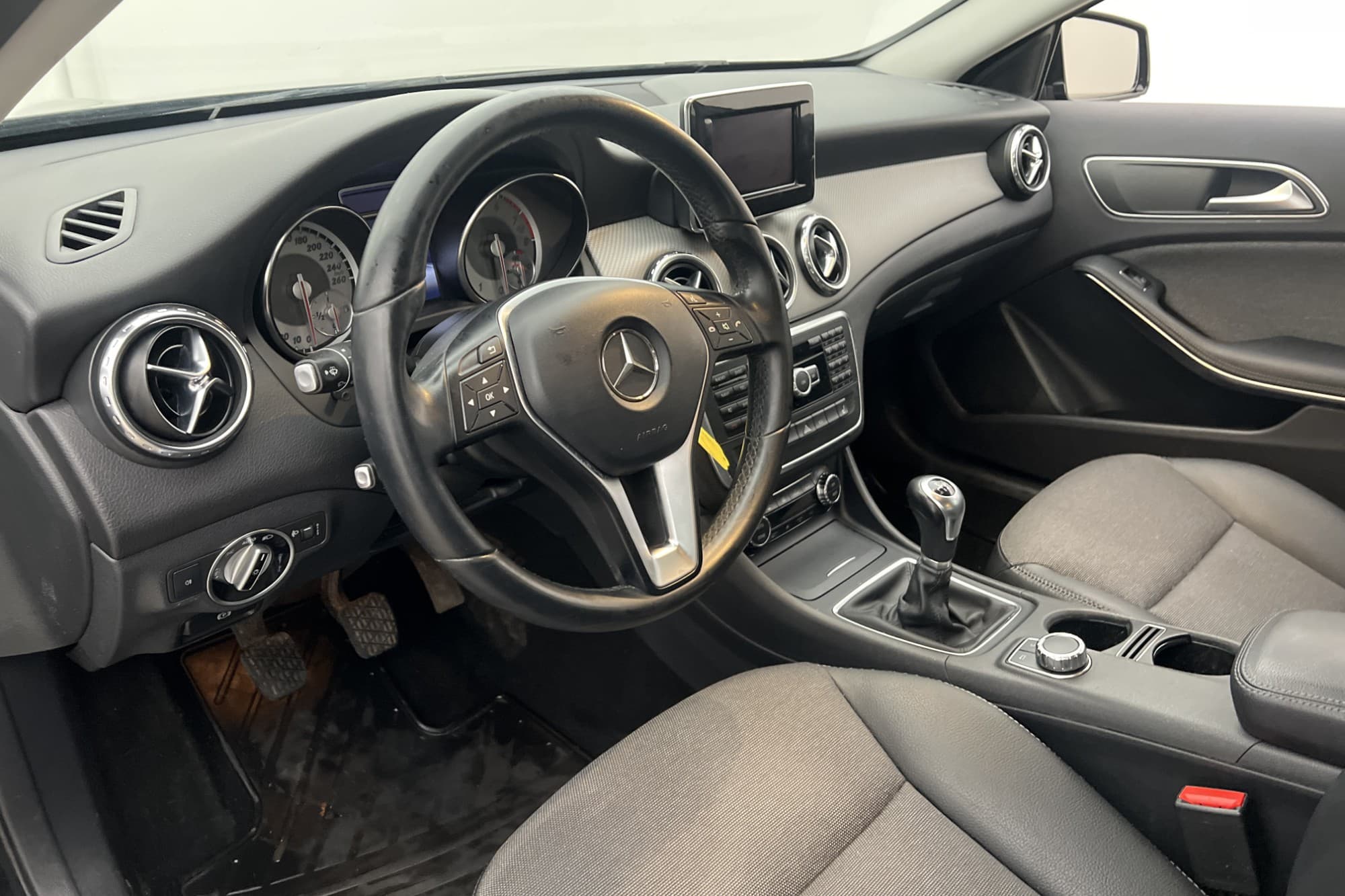 Mercedes-Benz GLA 200 156hk Halvskinn Farthållare Låg-Skatt