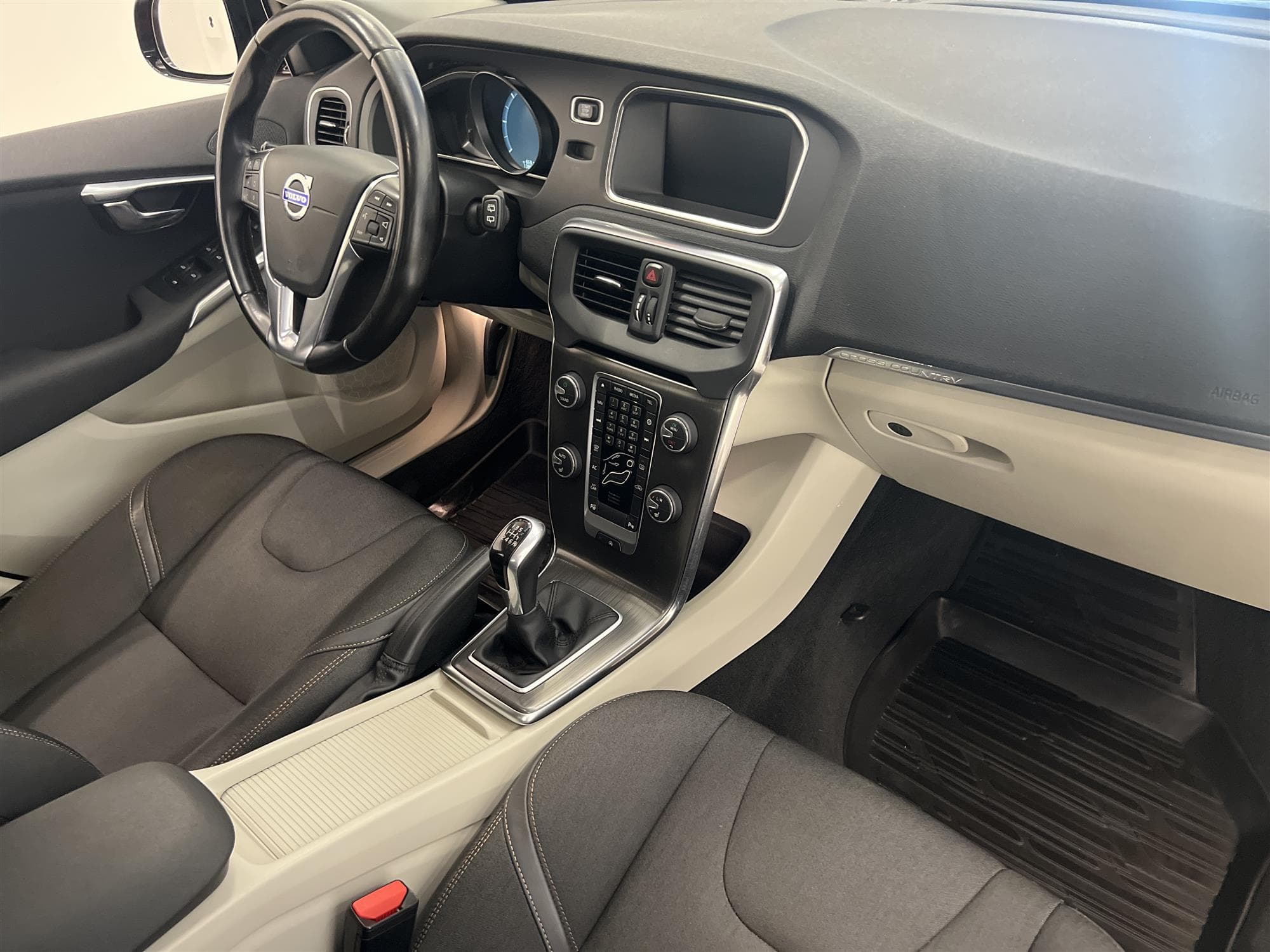Volvo V40 Cross Country D4 190hk Momentum VOC D-Värm Drag