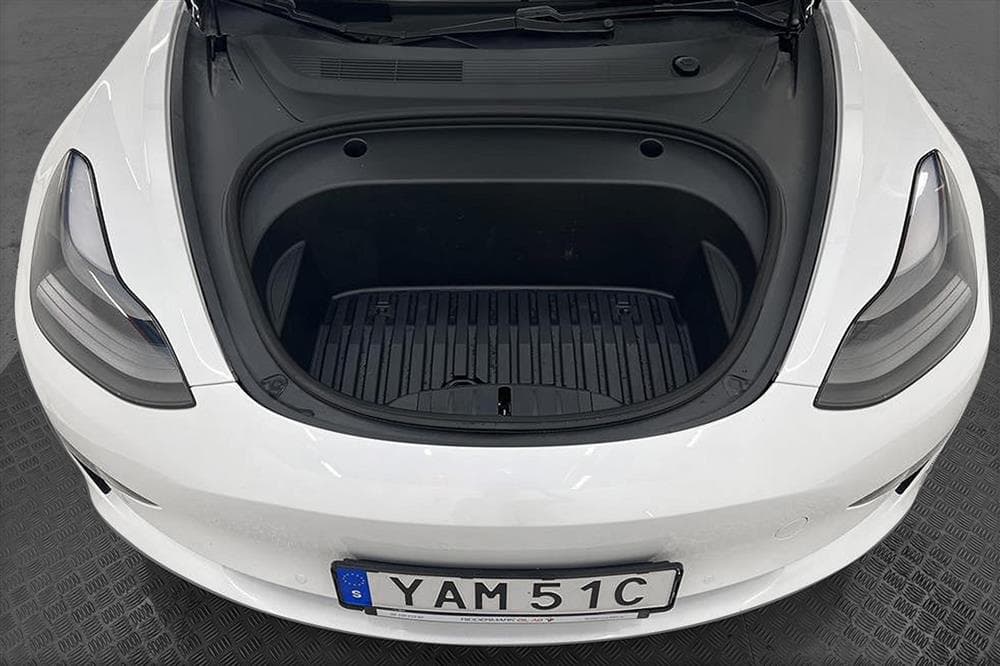 Tesla Model 3 Long Range AWD 440hk Svensksåld Premiuminteriör