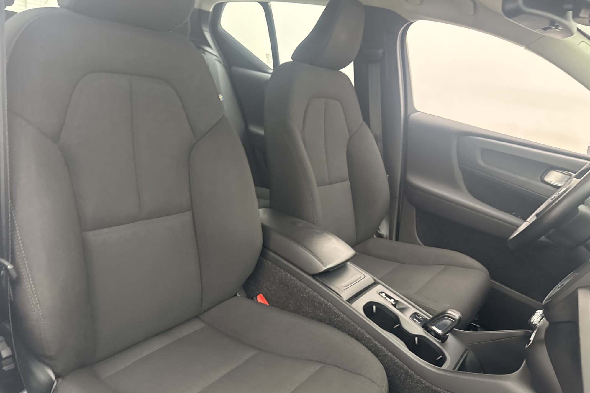 Volvo XC40 T2 Momentum VOC Värm Sensorer CarPlay Rattvärme