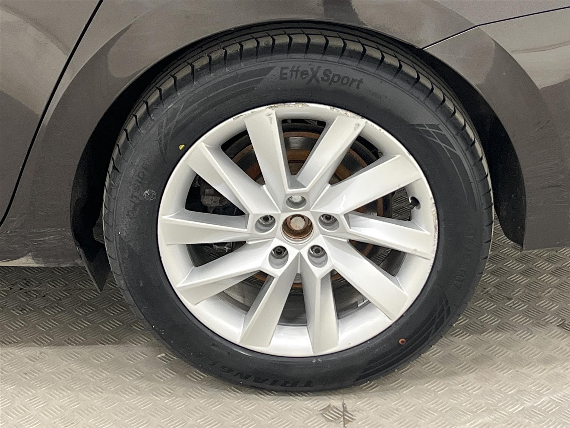 Skoda Superb Kombi 2.0 TDI 4x4 190hk L&K Värmare Pano Drag