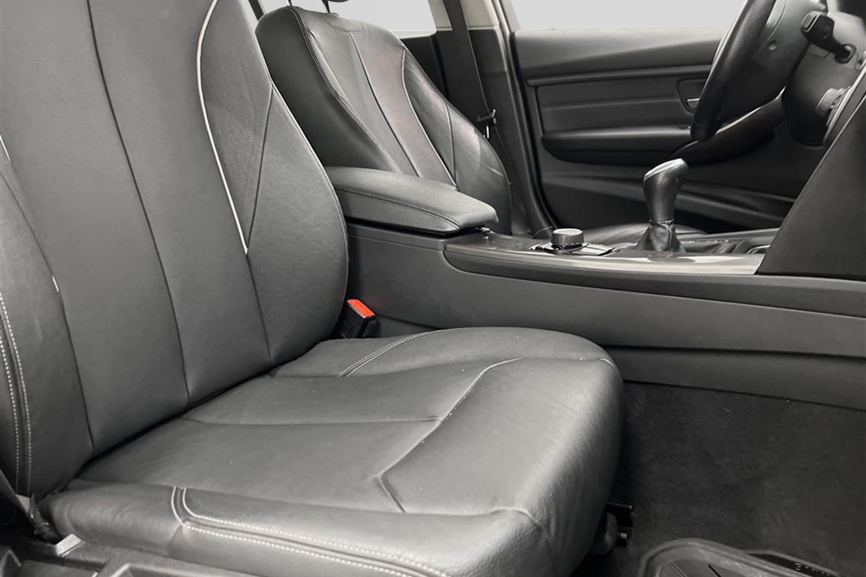 BMW 320 d xDrive Modern Line Motorvärmare Drag Keyless Skinninteriör