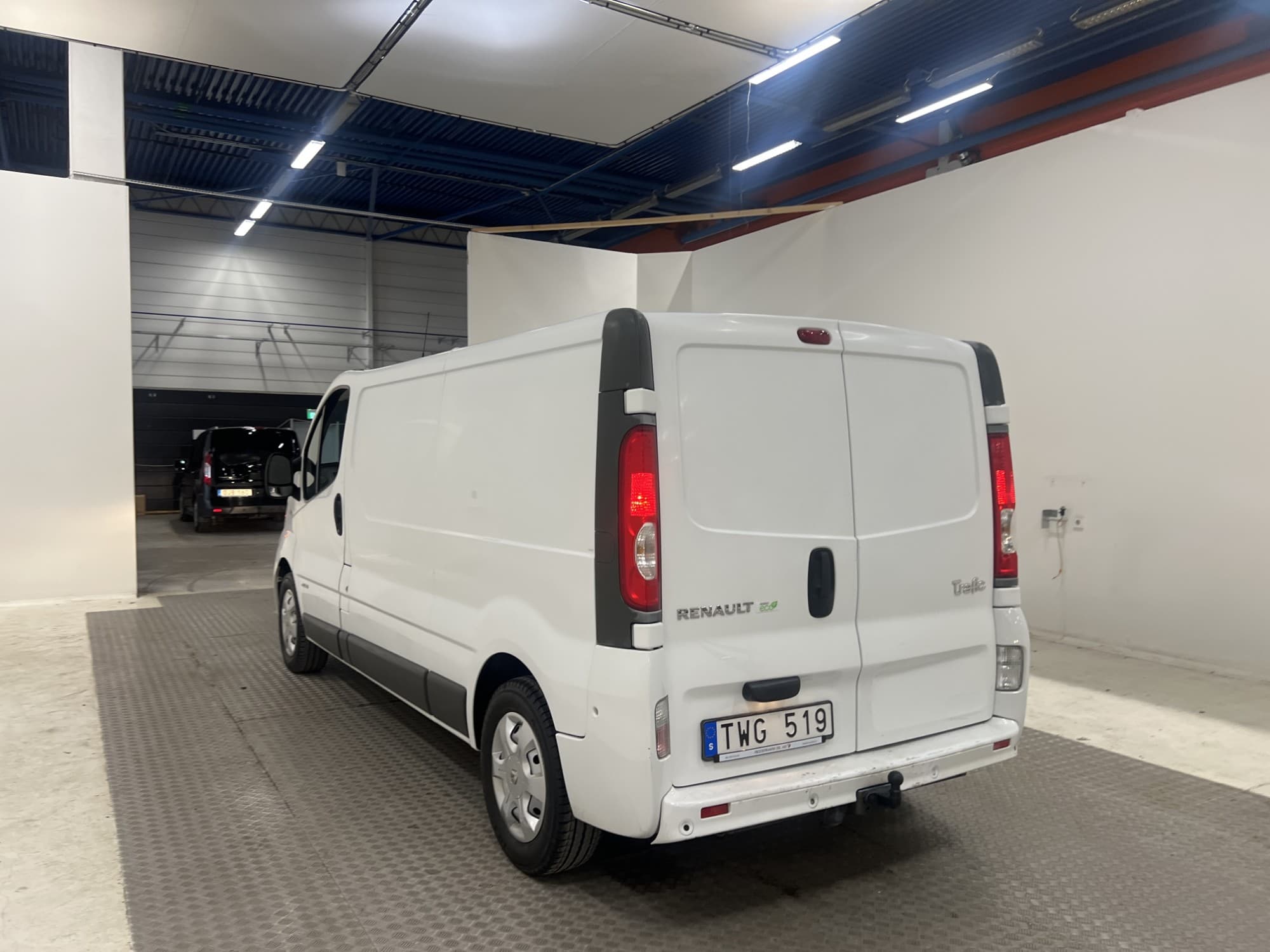 Renault Trafic Lång 2.0 114hk Värmare Dragkrok PDC Nyservad 