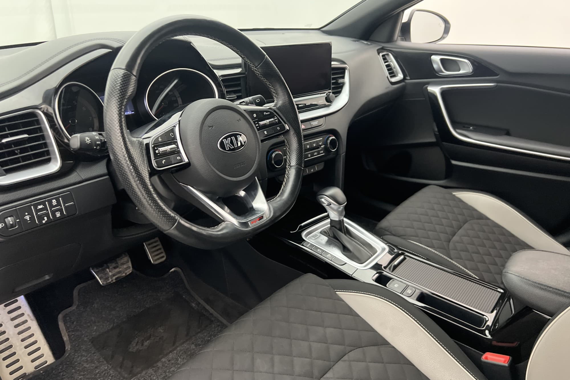 Kia ProCeed 1.4 T-GDI 140hk GT-Line M-Värmare Kamera Navi