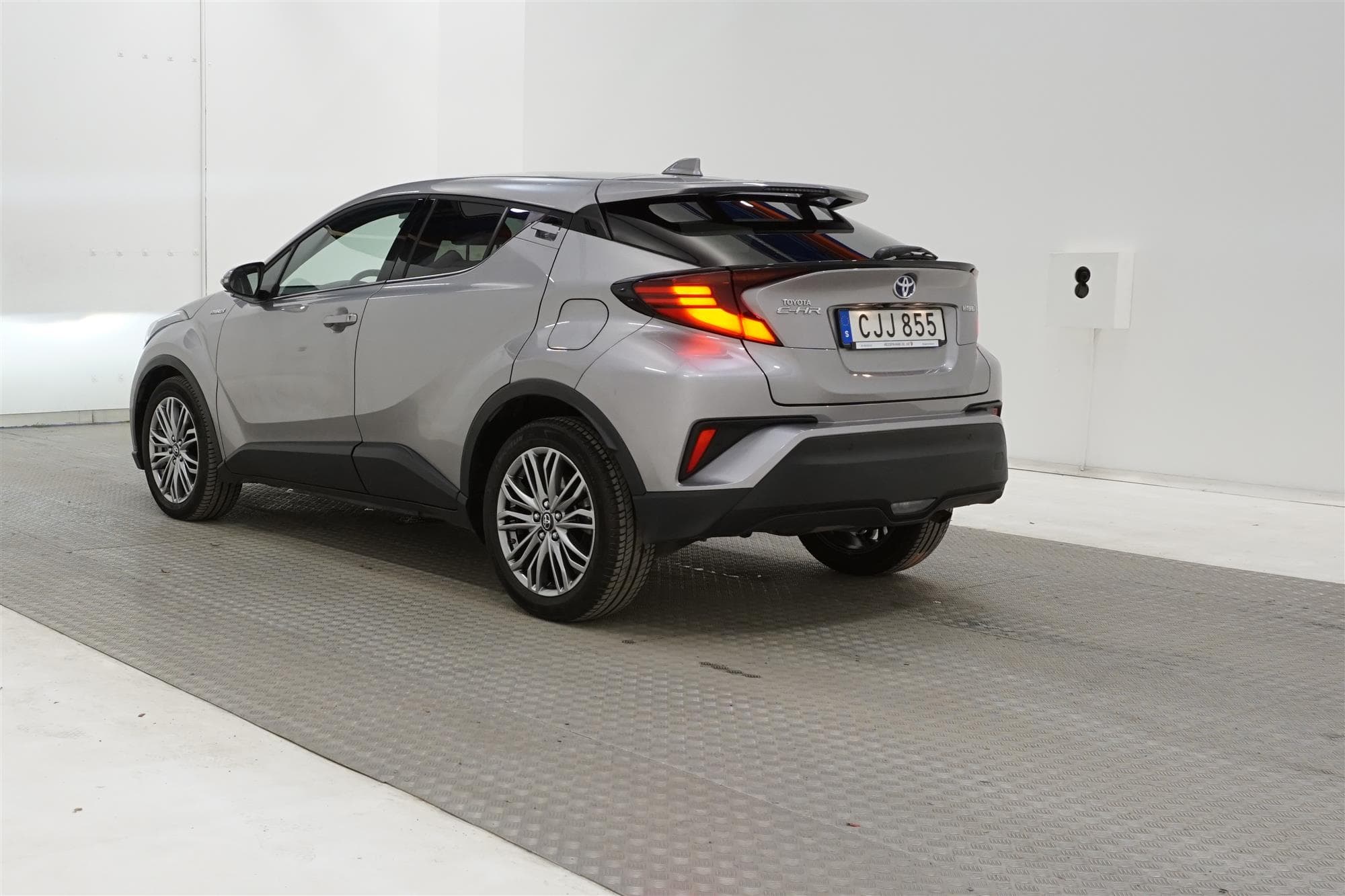 Toyota C-HR Hybrid 122hk Executive JBL Skinn B-Kam 0,38L/mil