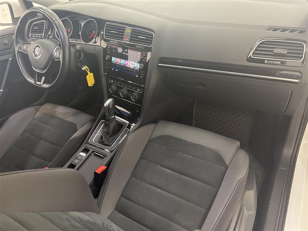 Volkswagen Golf 2.0 TDI 150hk Automat D-Värmare Faceliftinteriör