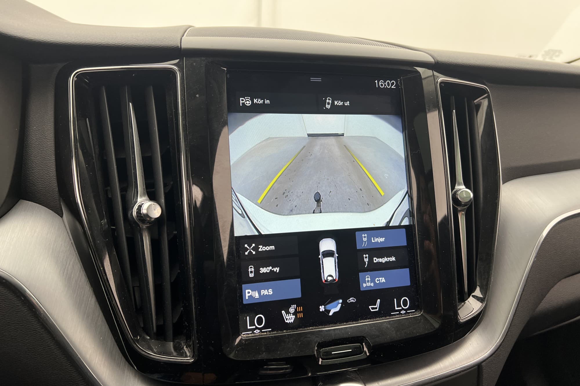 Volvo XC60 Recharge T8 Momentum VOC Värm Pano 360° Luft Drag
