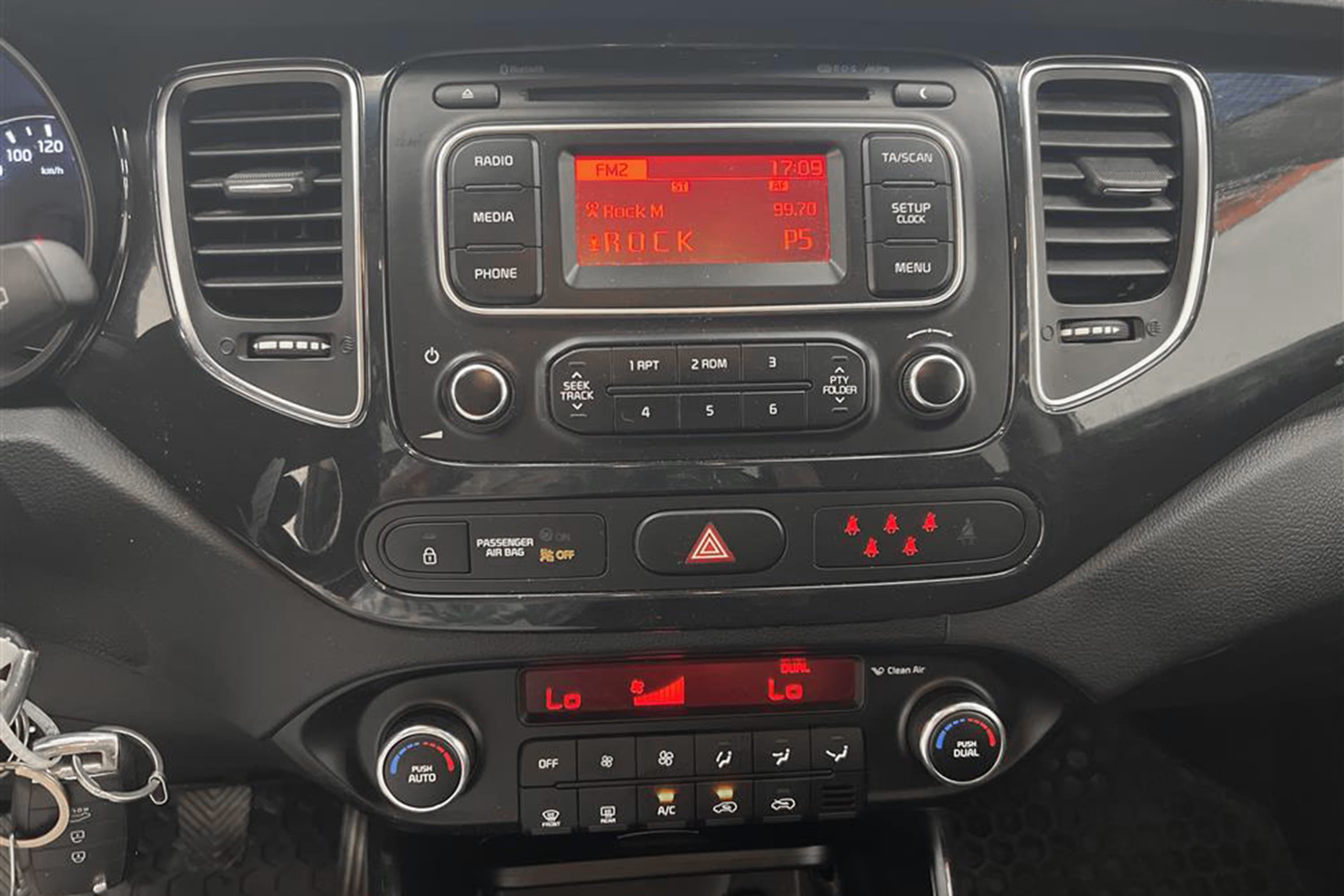 Kia Carens 115hk Motorvärmare 7-sits Välservad PDC 0,45l/milinteriör