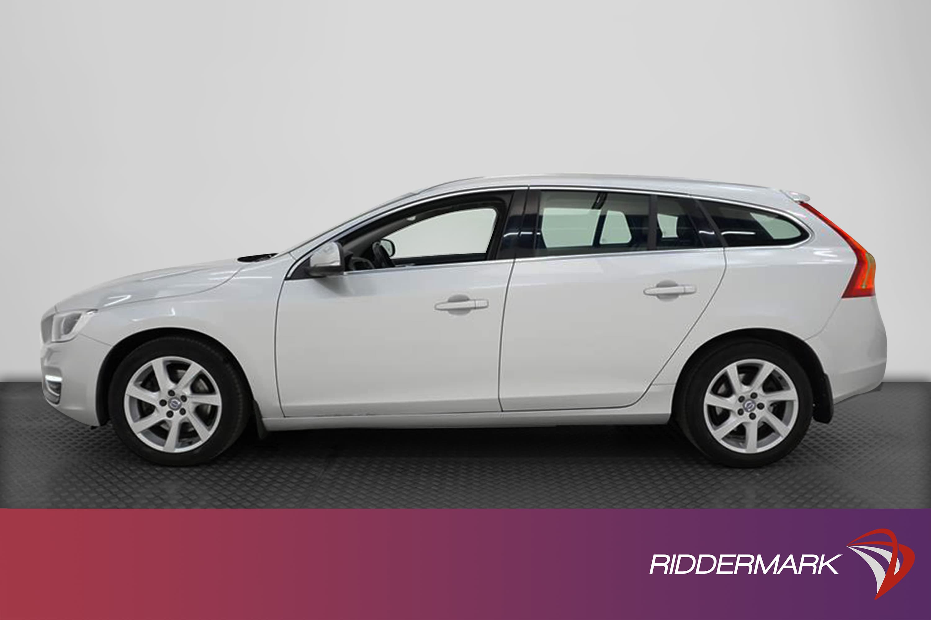 Volvo V60 D4 AWD 181hk Summum D-Värm Skinn Välservadexteriör