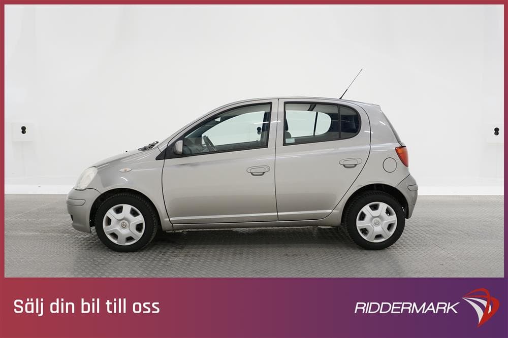 Toyota Yaris 1.3 86hk Låga Mil Nyservad Nybesiktad