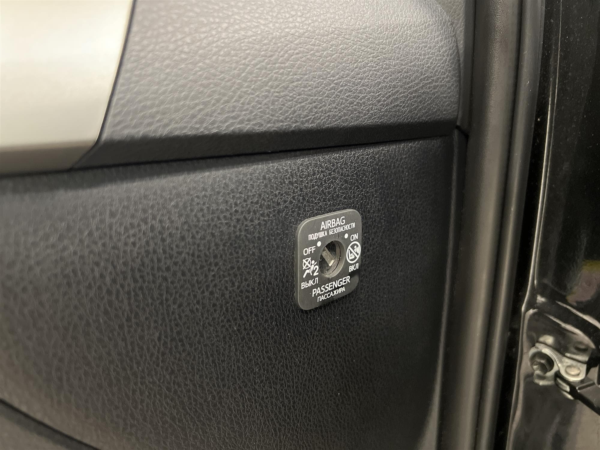 Toyota C-HR Hybrid 122hk JBL B-Kamera Svart Innertak Keyless