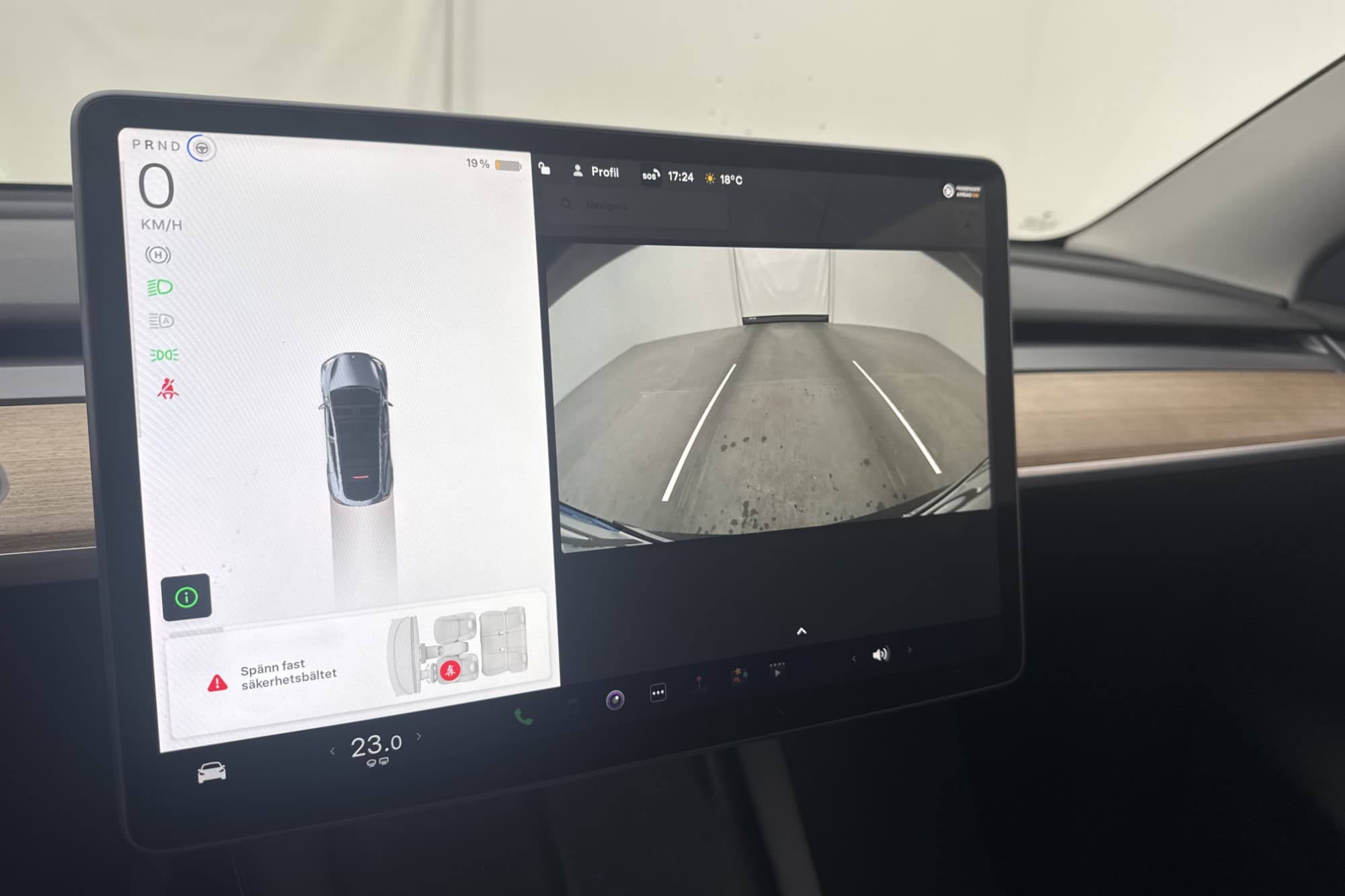 Tesla Model Y Long Range AWD Svensksåld AP MOMS