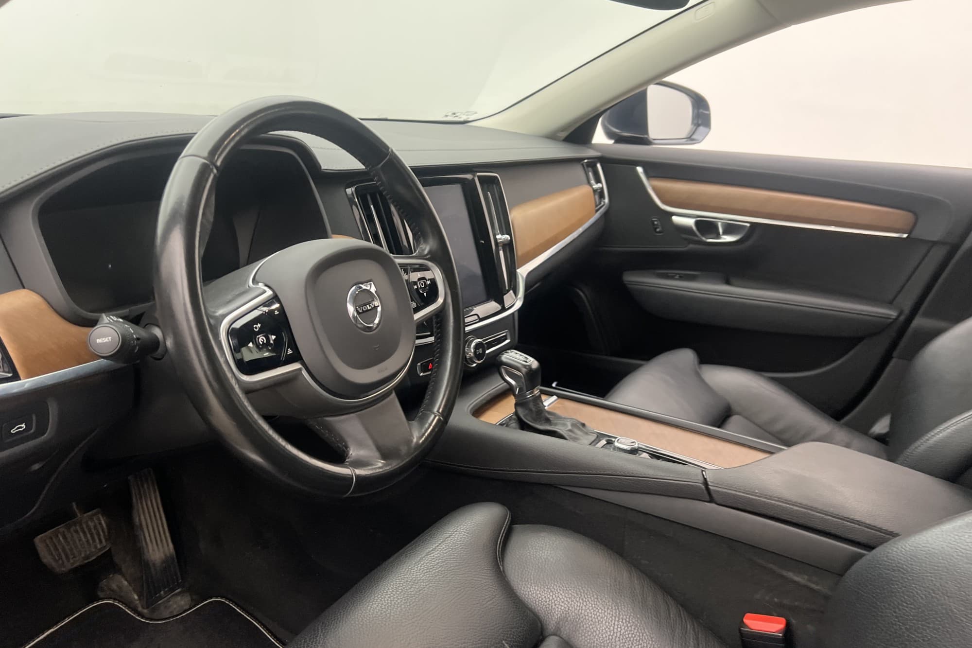 Volvo V90 D4 Inscription Skinn Kamera Navi CarPlay Drag