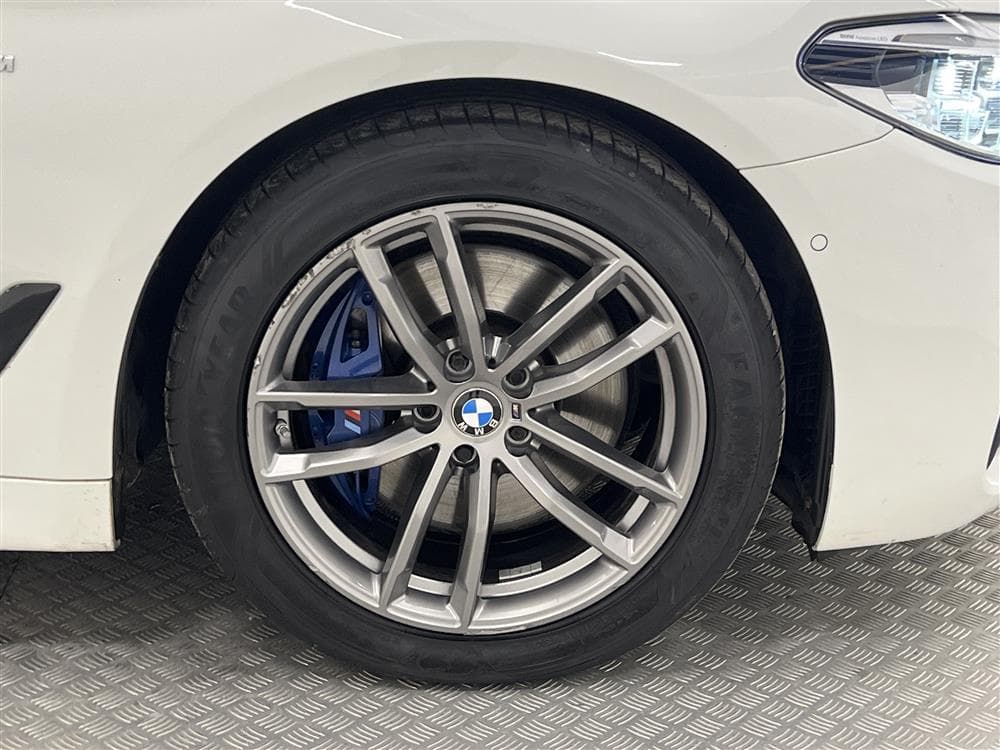 BMW 530d xDrive M Sport Innovation H/K Värmare 360°Kam Pano