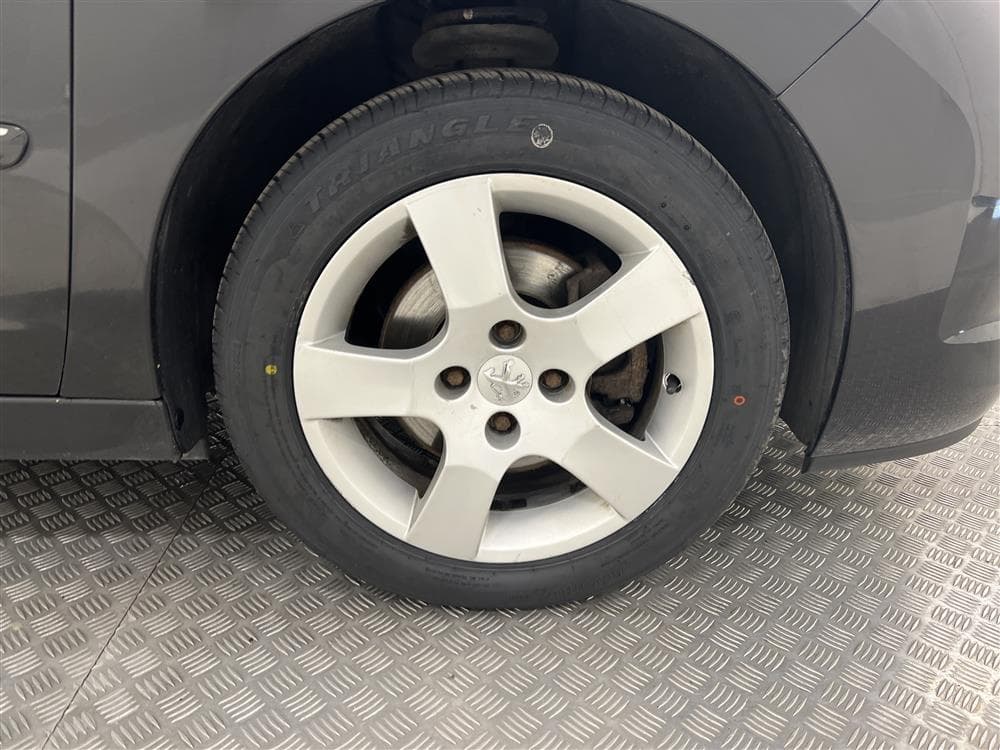 Peugeot 207 CC 1.6 HDI 112hk Nyservad Nybesiktigad 0.49l/milinteriör