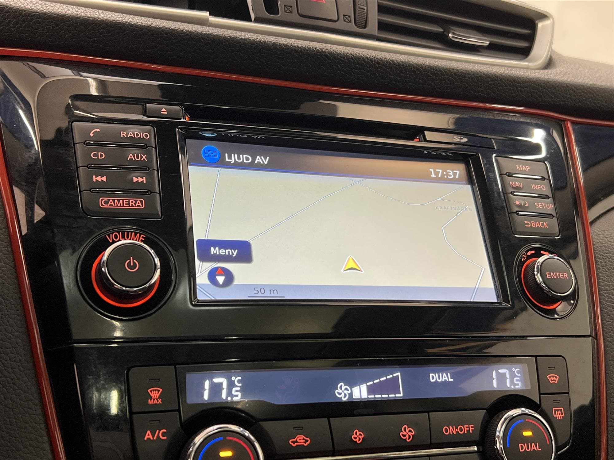 Nissan Qashqai 1.2 115hk 2 Brukare M&K-Värm Pano 360 Navi 