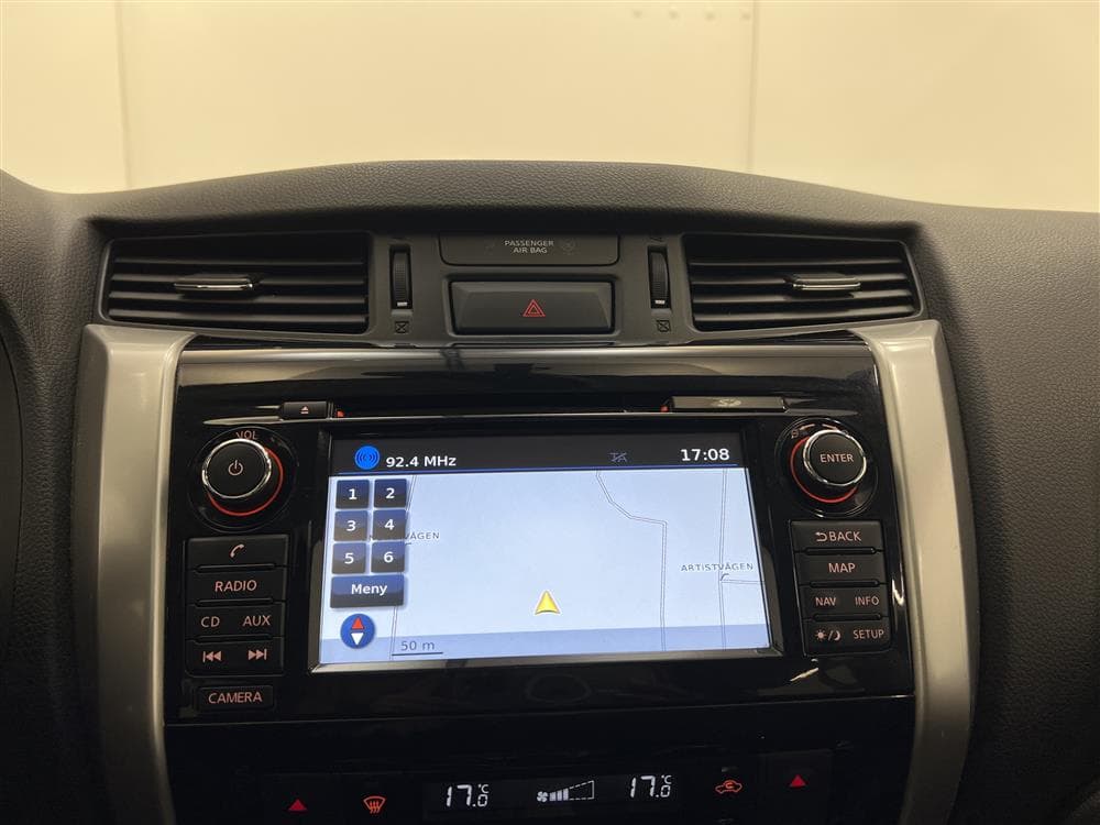 Nissan Navara 2.3dCi Automat Tekna 4x4 Eu6 Värmare Taklucka interiör