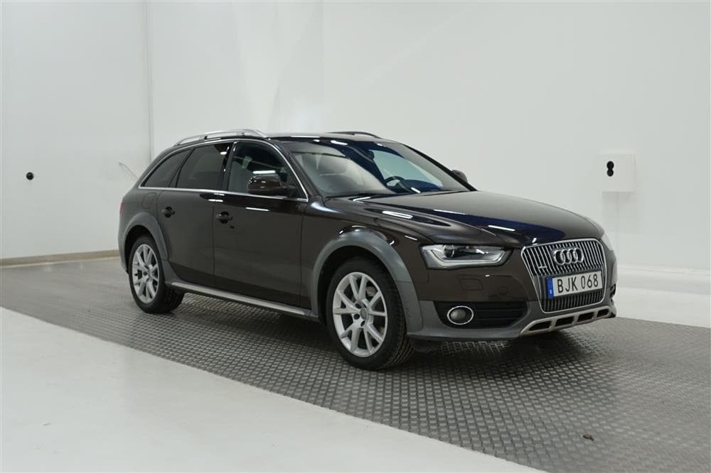 AUDI A4 Allroad Quattro / Dragkrok / P-sensorexteriör