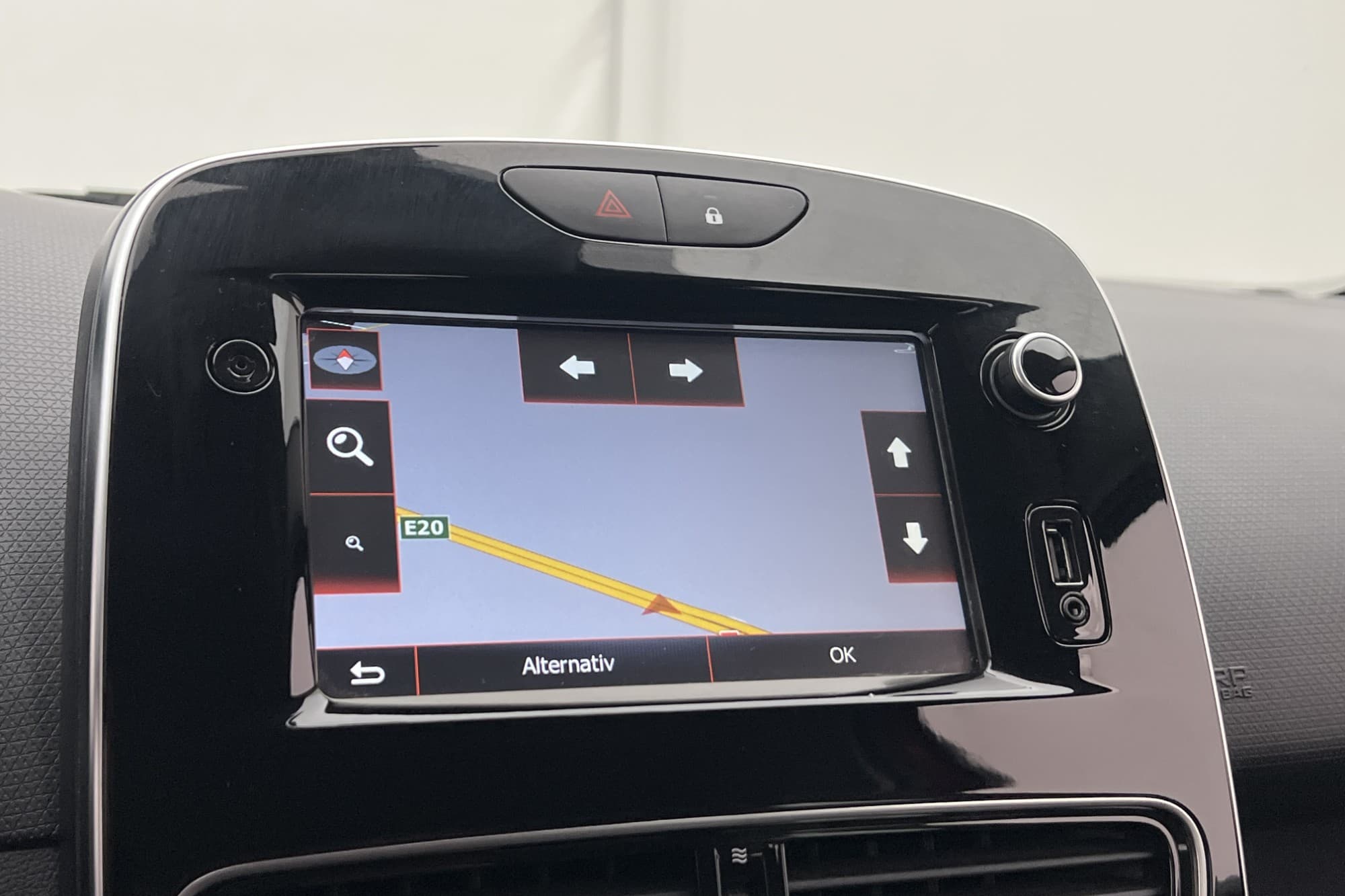 Renault Clio 1.2 Manuell 73hk Bass-Reflex Navigation