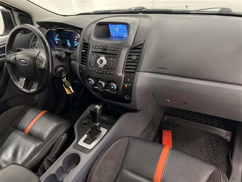 Ford Ranger Wildtrak 3.2 4WD 200hk Värmare Drag Moms interiör
