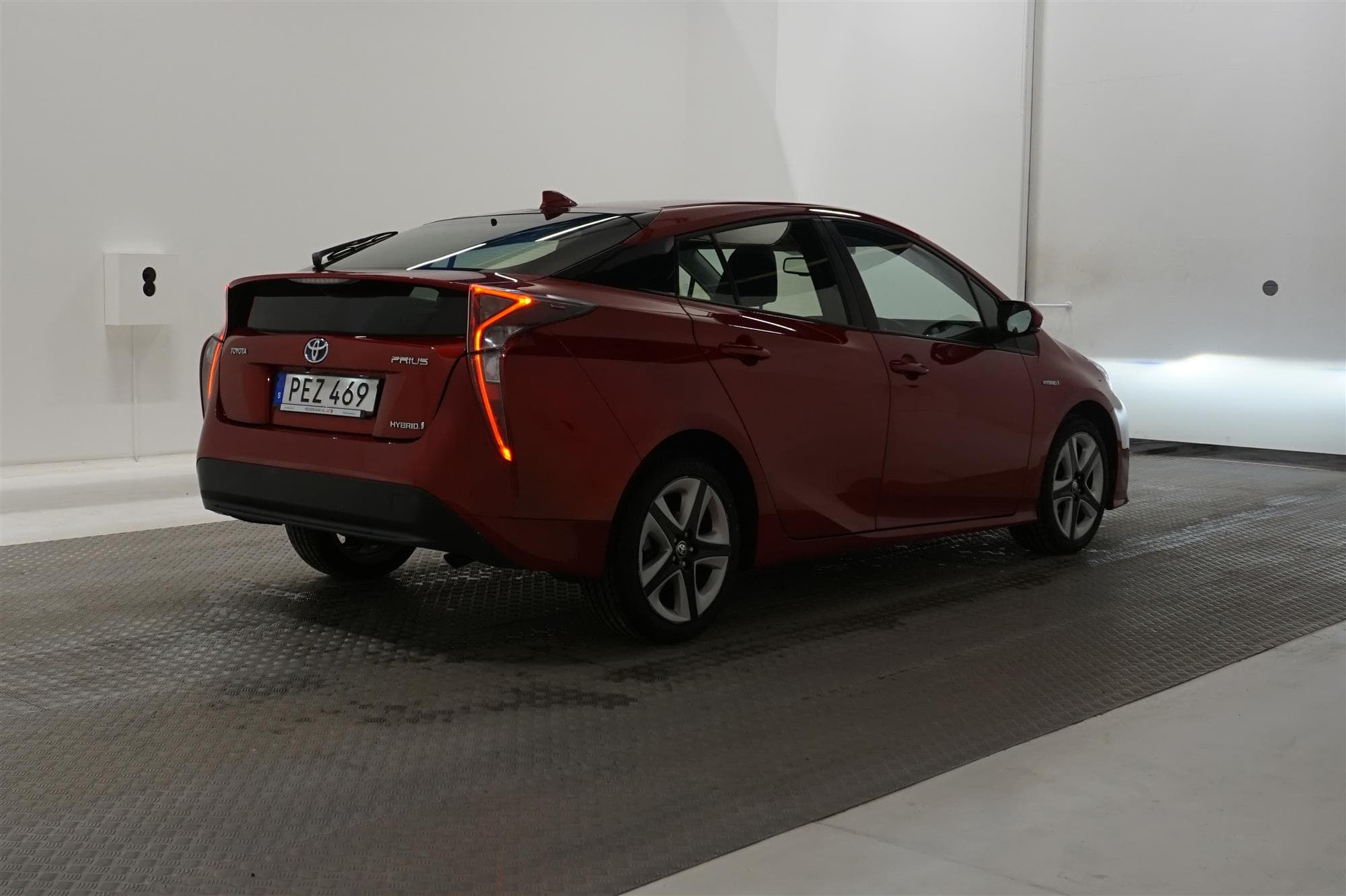 Toyota Prius Hybrid CVT 122hk HUD B-Kam Låg Skatt