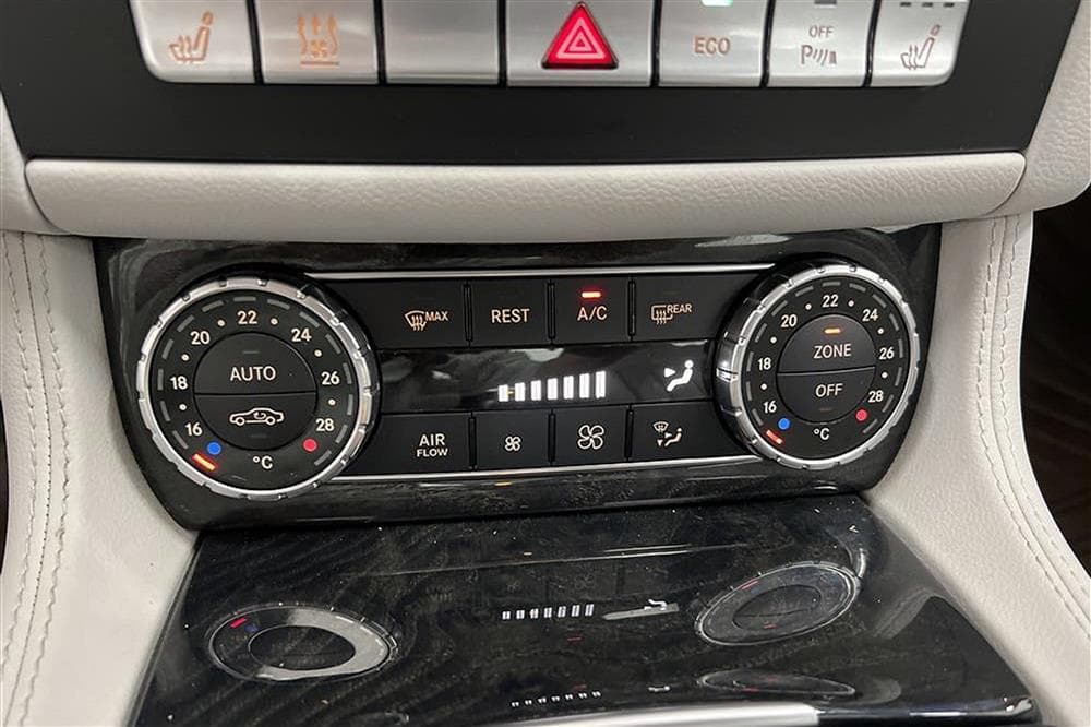 Mercedes-Benz CLS 350 4M 258hk AMG 360° D-värm H/K 0,61l/milinteriör