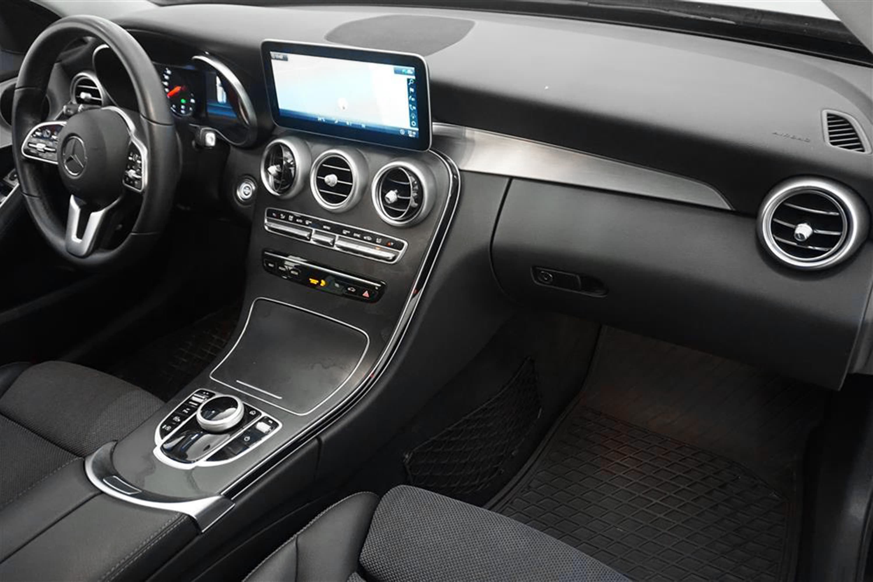 Mercedes-Benz C 220d Avantgarde Kamera Keyless Navi Drag interiör