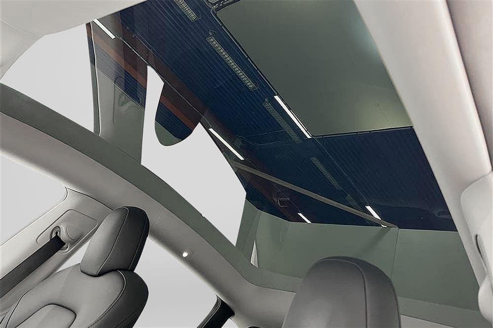 Tesla Model Y Long Range Dual AWD Pano Premium Svensksåld interiör