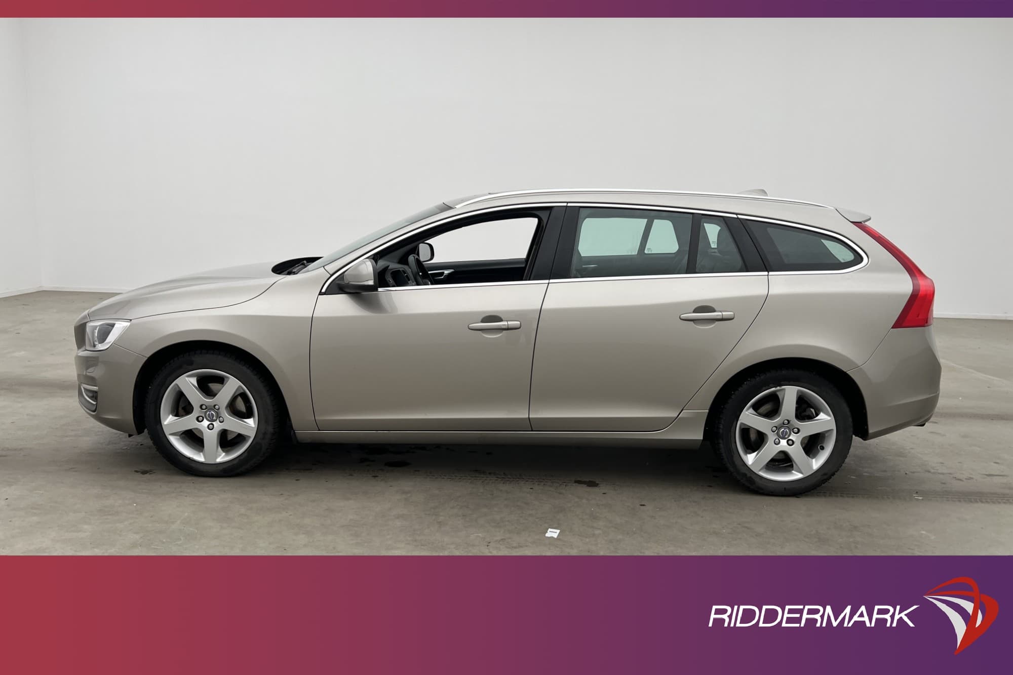 Volvo V60 D2 115hk Summum Navi Taklucka Värm Drag Skinn BLIS