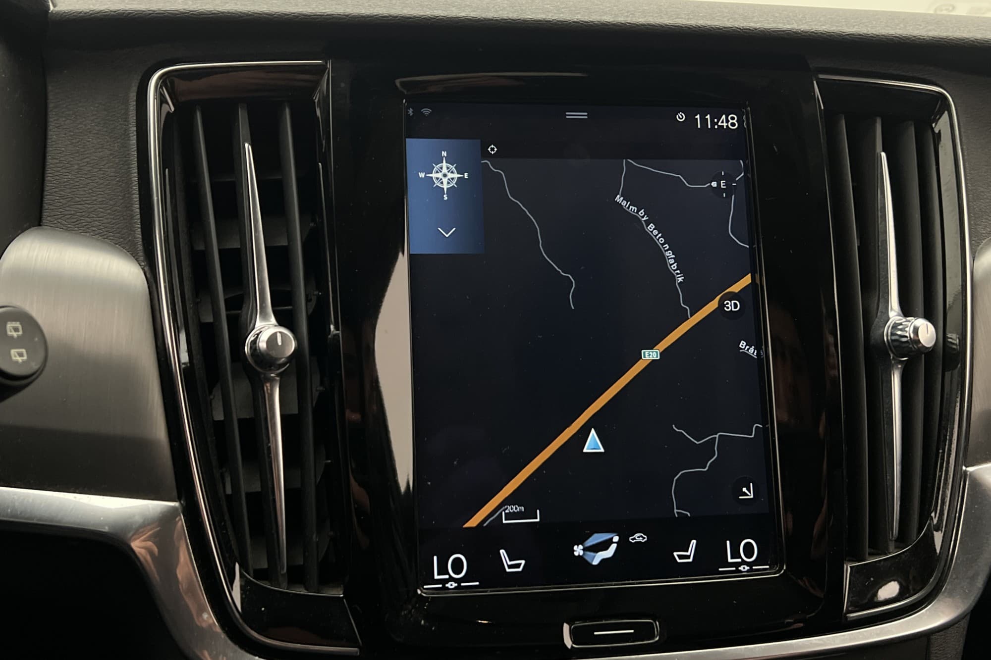 Volvo V90 D5 AWD 235hk Momentum VOC Värmare Navi Dragkrok