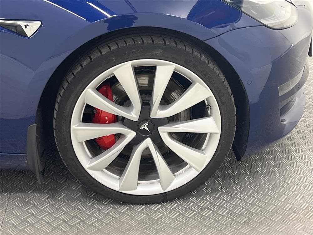 Tesla Model 3 Performance AWD 510hk Svensksåld Autopilotinteriör