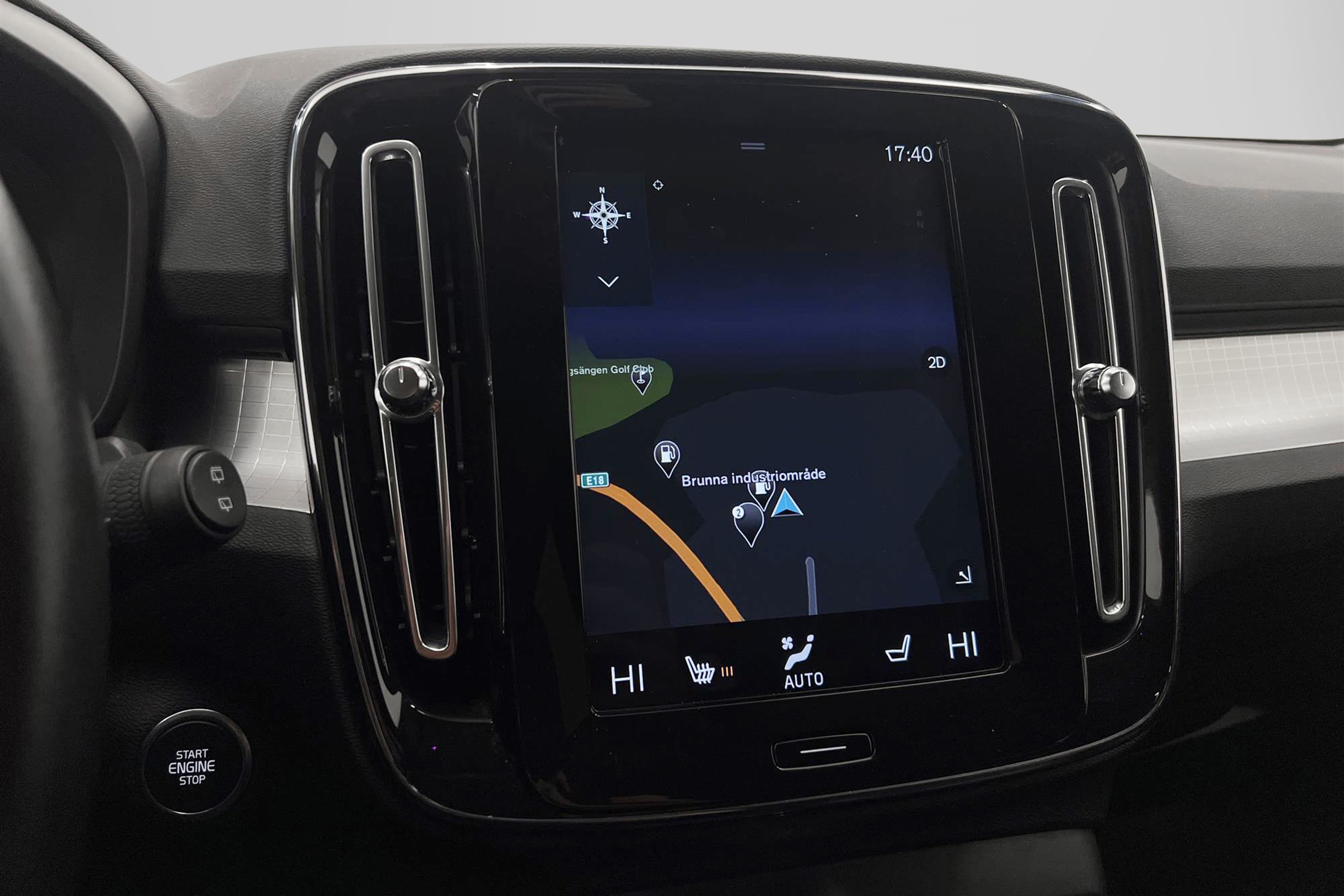 Volvo XC40 D3 150hk Momentum VOC Värmare Kamera Skinn Naviinteriör