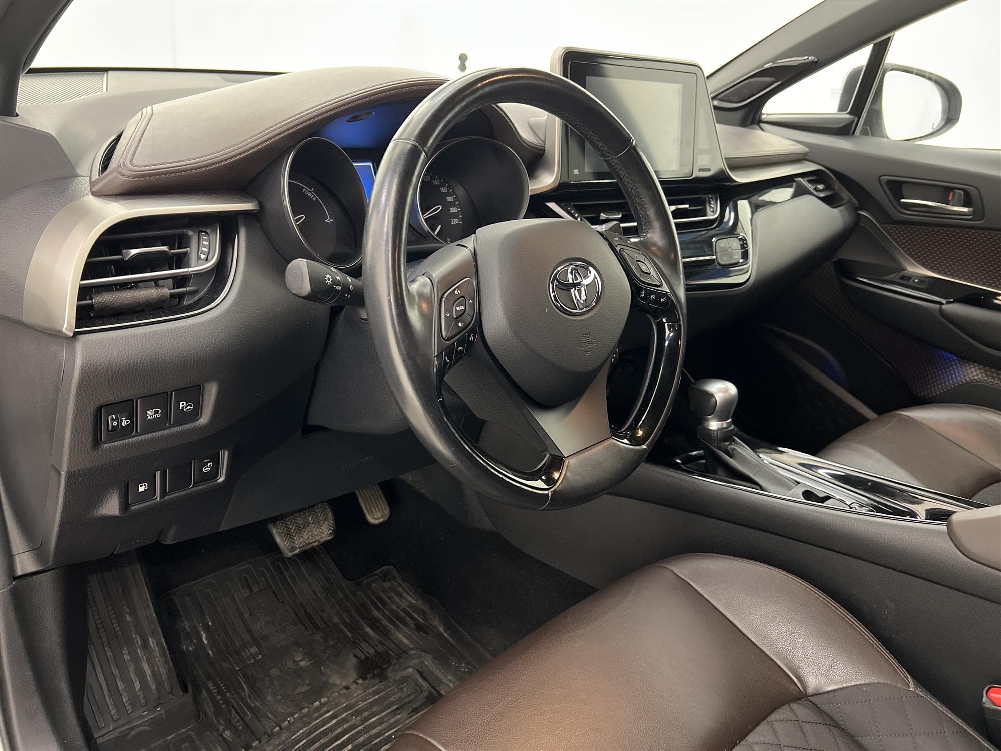 Toyota C-HR Hybrid 122hk JBL Navigator B-Kamera 0,39L/mil