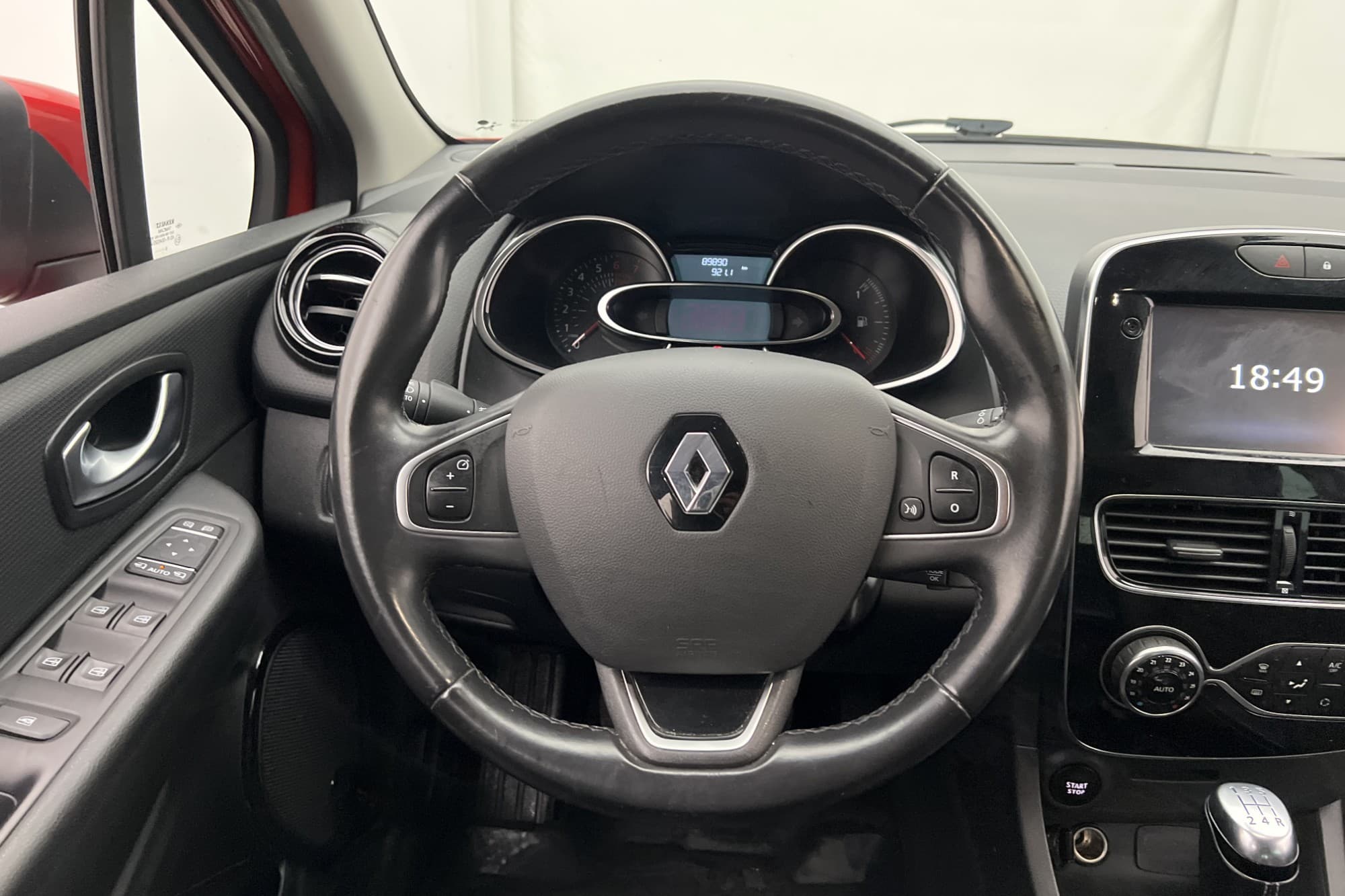 Renault Clio 0.9 TCe 90hk Intens Navi Sensorer Halvskinn
