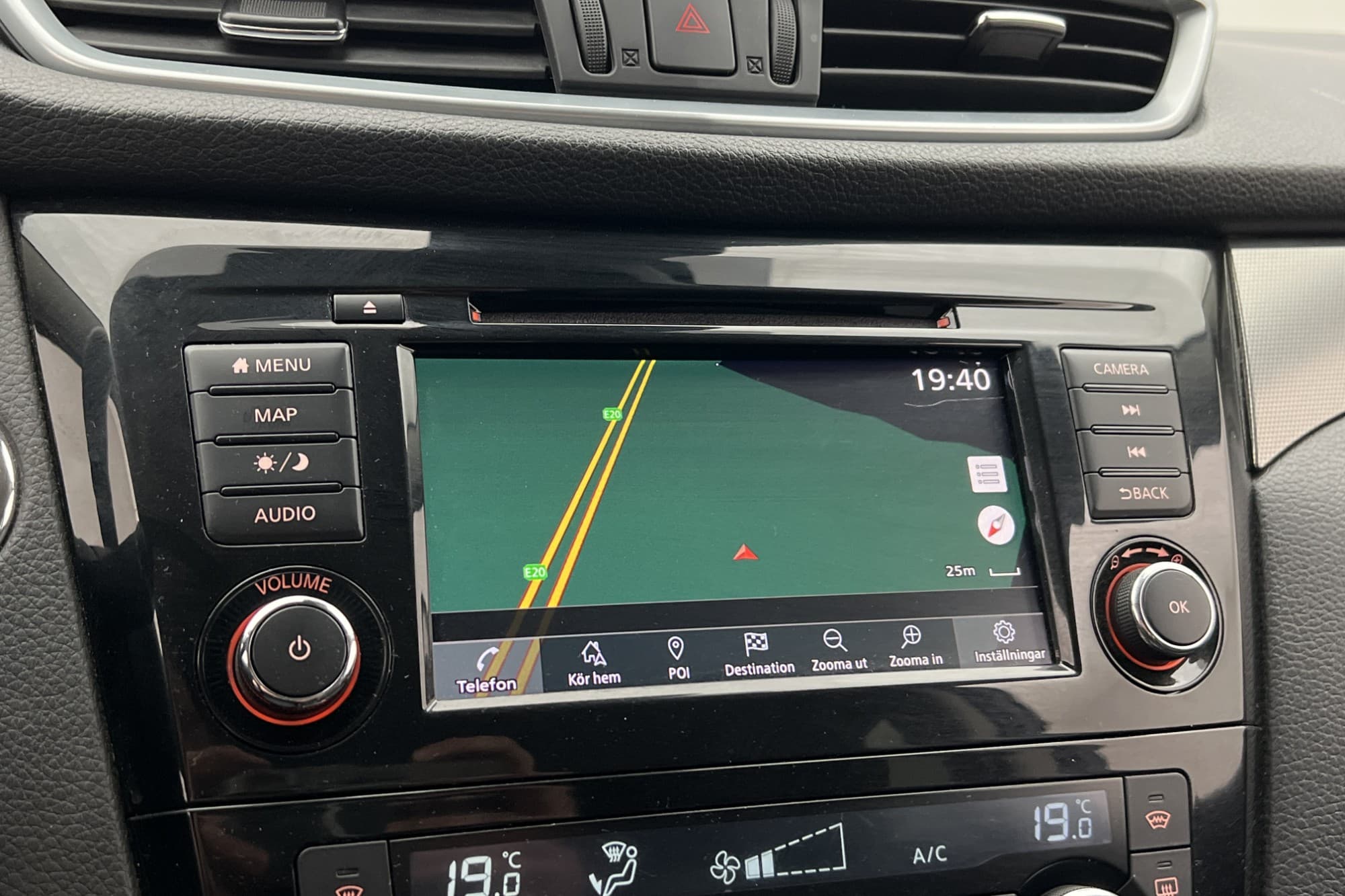 Nissan Qashqai 160hk Tekna 360° Navi Halvskinn Elstol Drag