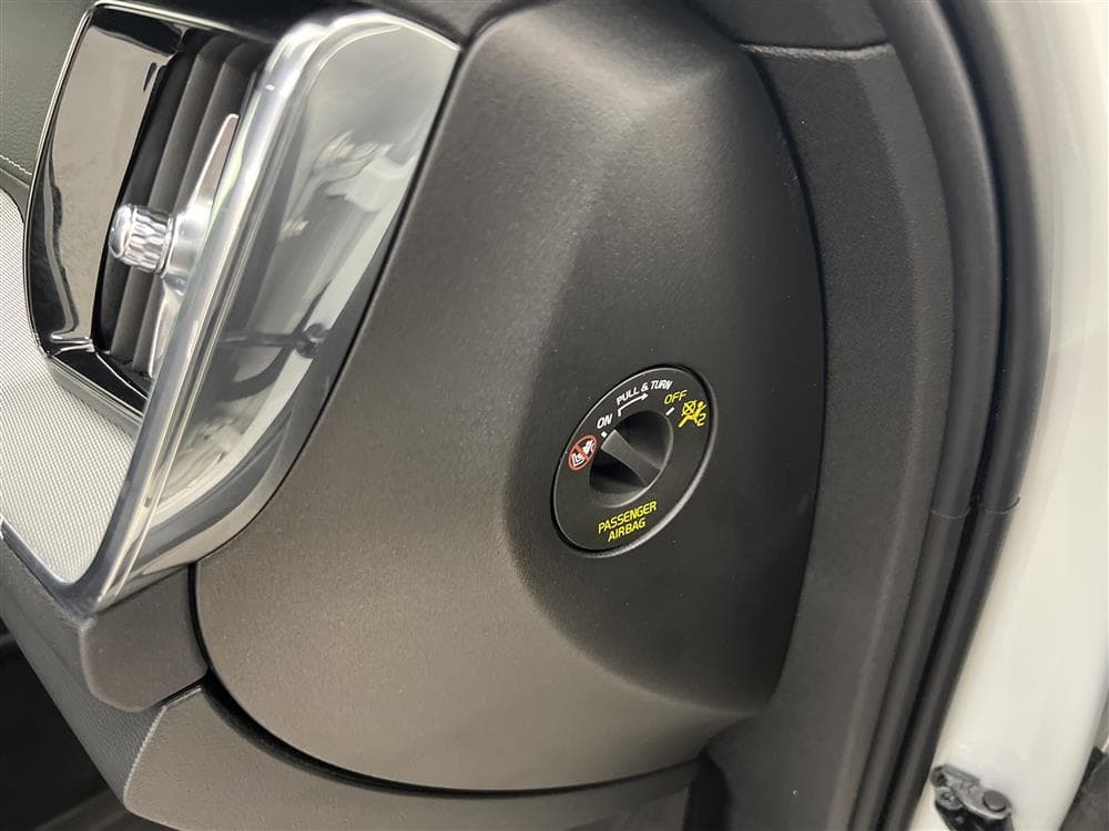 Volvo XC60 T5 250hk AWD R-Design P-Värm Navi B-Kam VoC H/Kinteriör