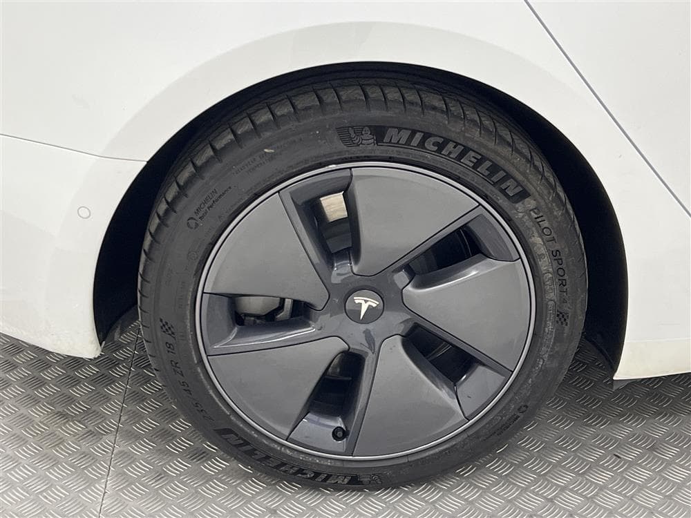 Tesla Model 3 Standard Range Plus 258hk Svensksåld Autopilotinteriör