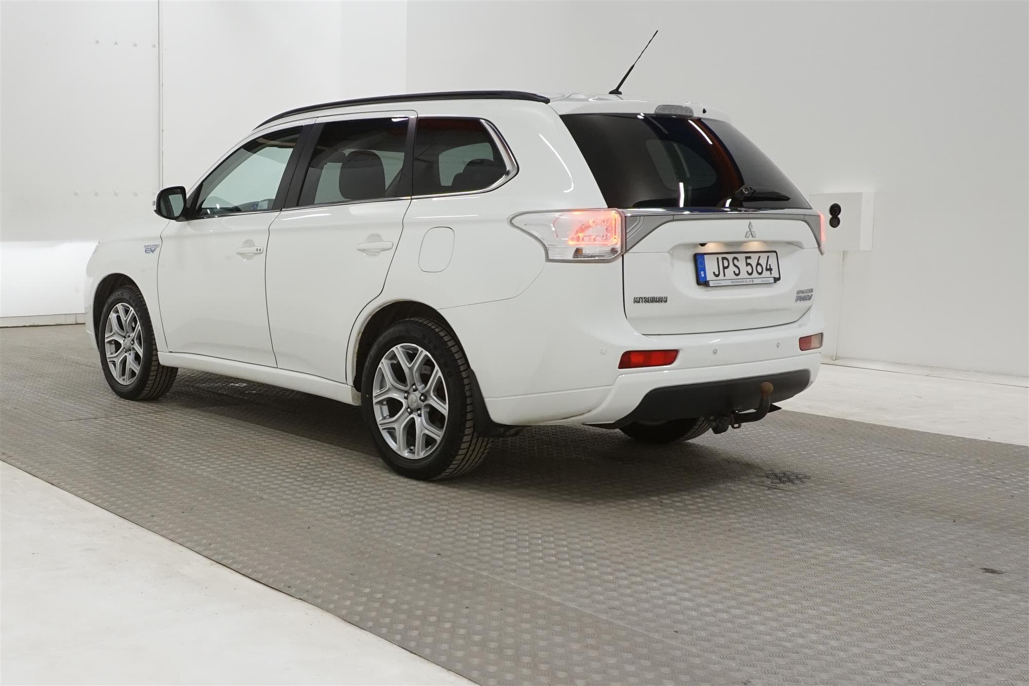 Mitsubishi Outlander 2.0 Hybrid 4WD  203hk Navi Drag B-Kam