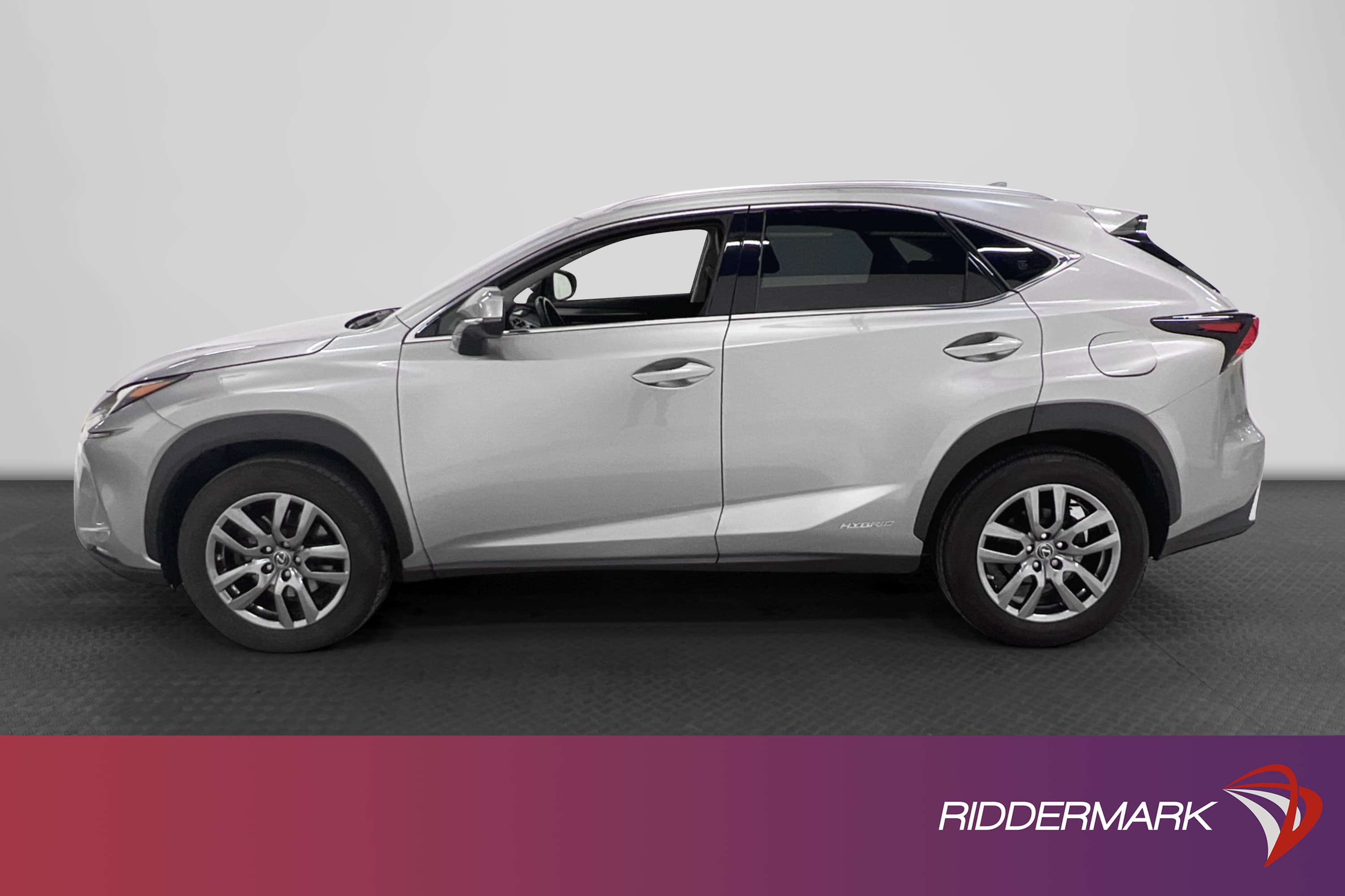Lexus NX 300h AWD 2.5 AWD E-CVT 197hk